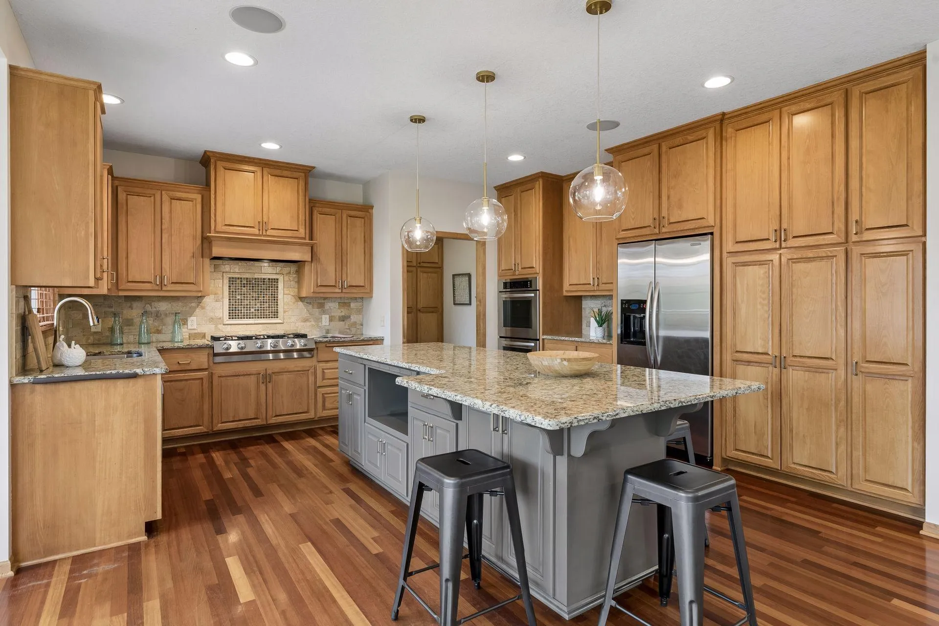 Photo 13 of 1711 Deephaven Drive