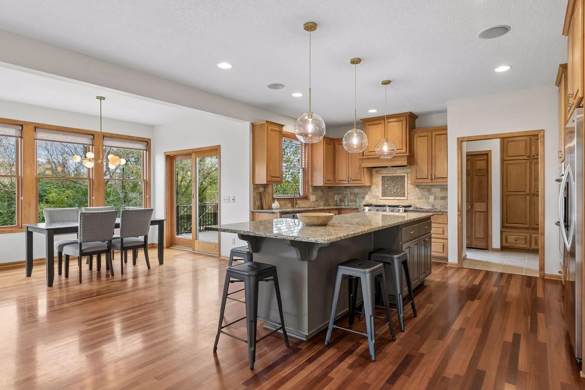 Photo 16 of 1711 Deephaven Drive