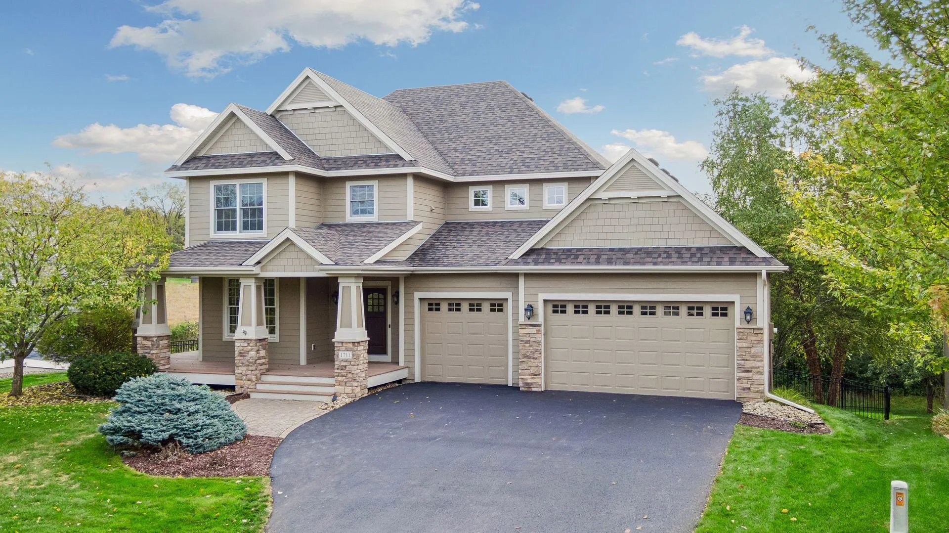 Photo 3 of 1711 Deephaven Drive