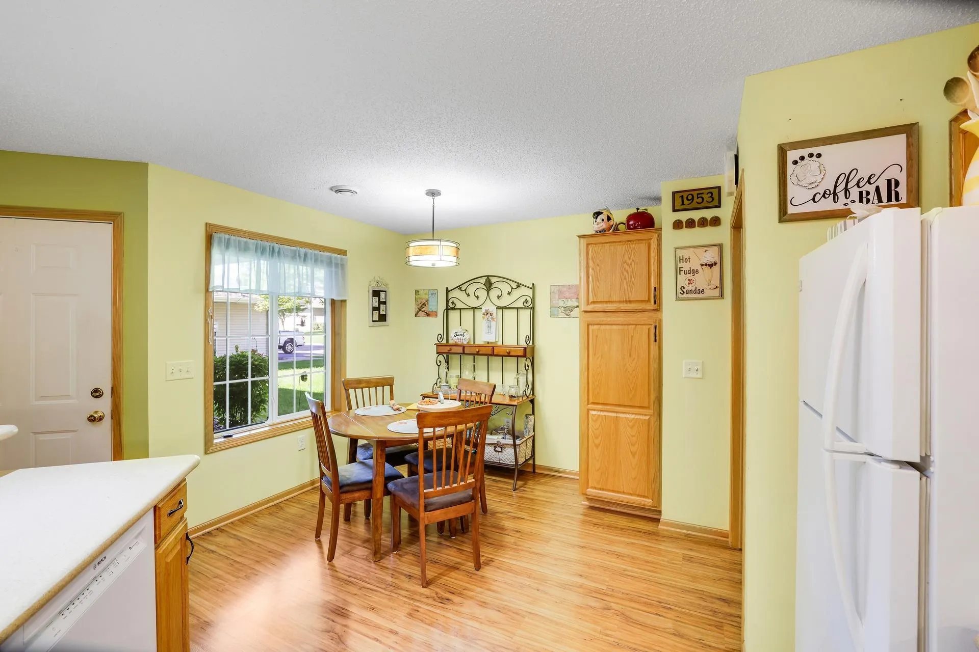 Photo 14 of 7684 Palisades Ne Avenue