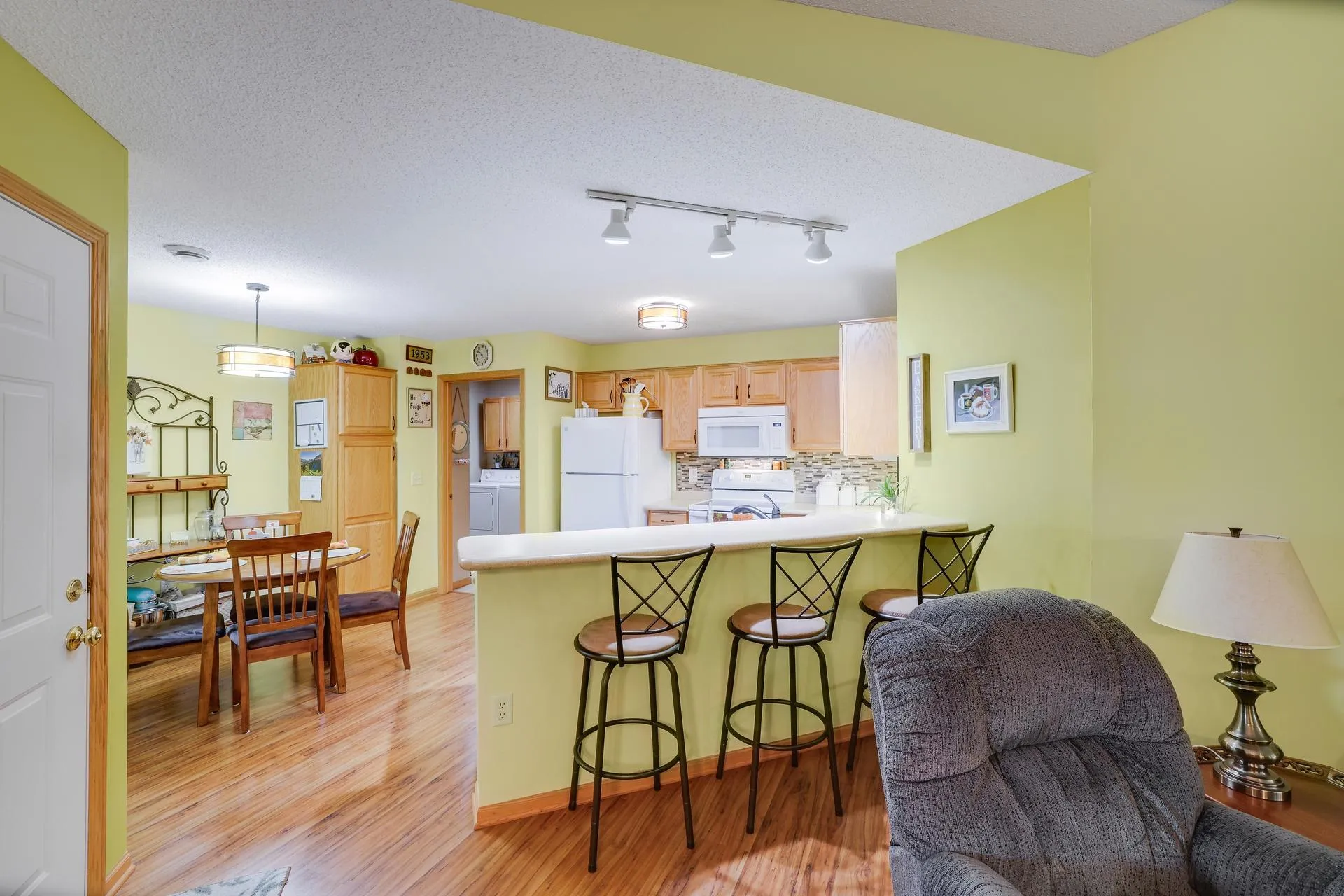 Photo 11 of 7684 Palisades Ne Avenue