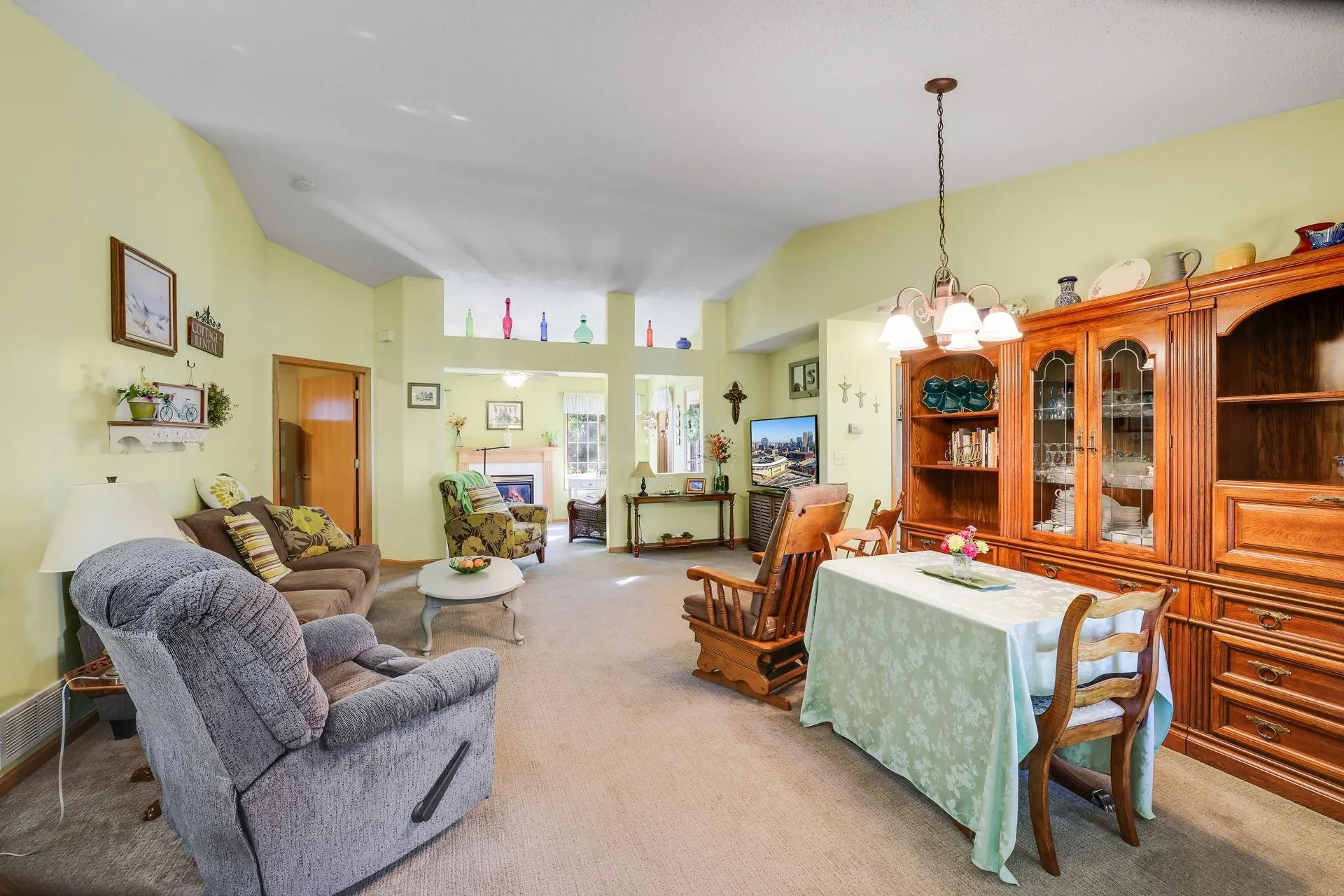 Photo 9 of 7684 Palisades Ne Avenue