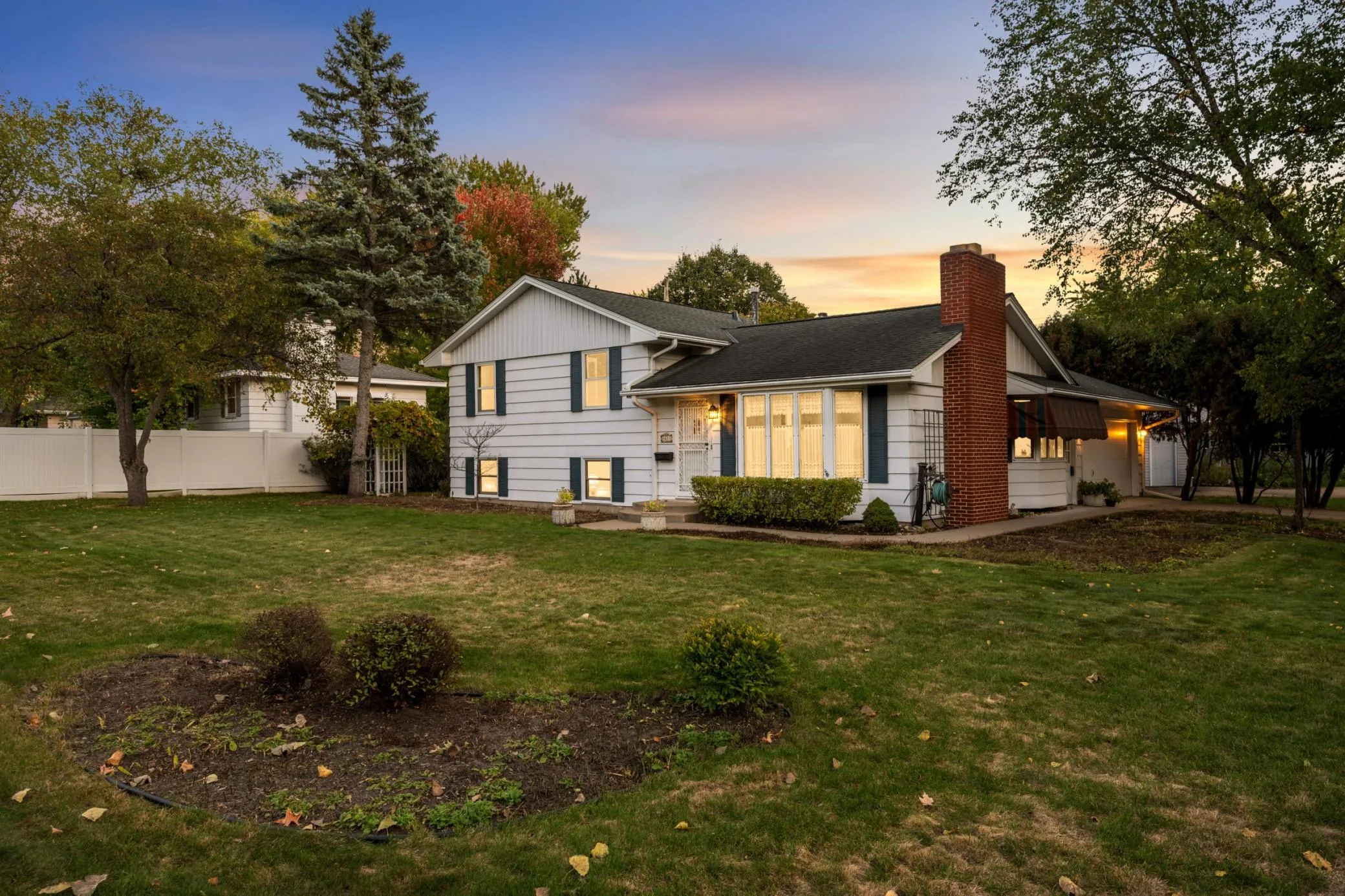 Photo 4 of 4617 W 90th Street