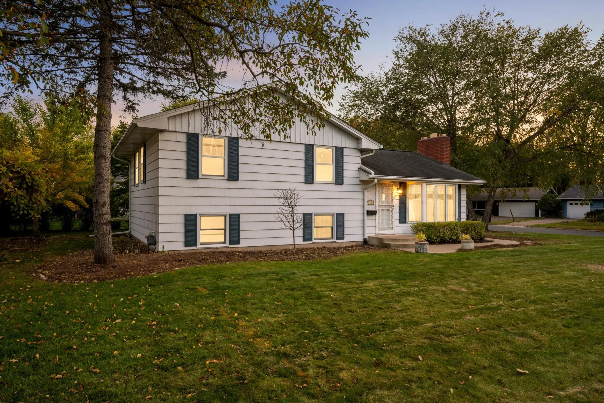Photo 2 of 4617 W 90th Street