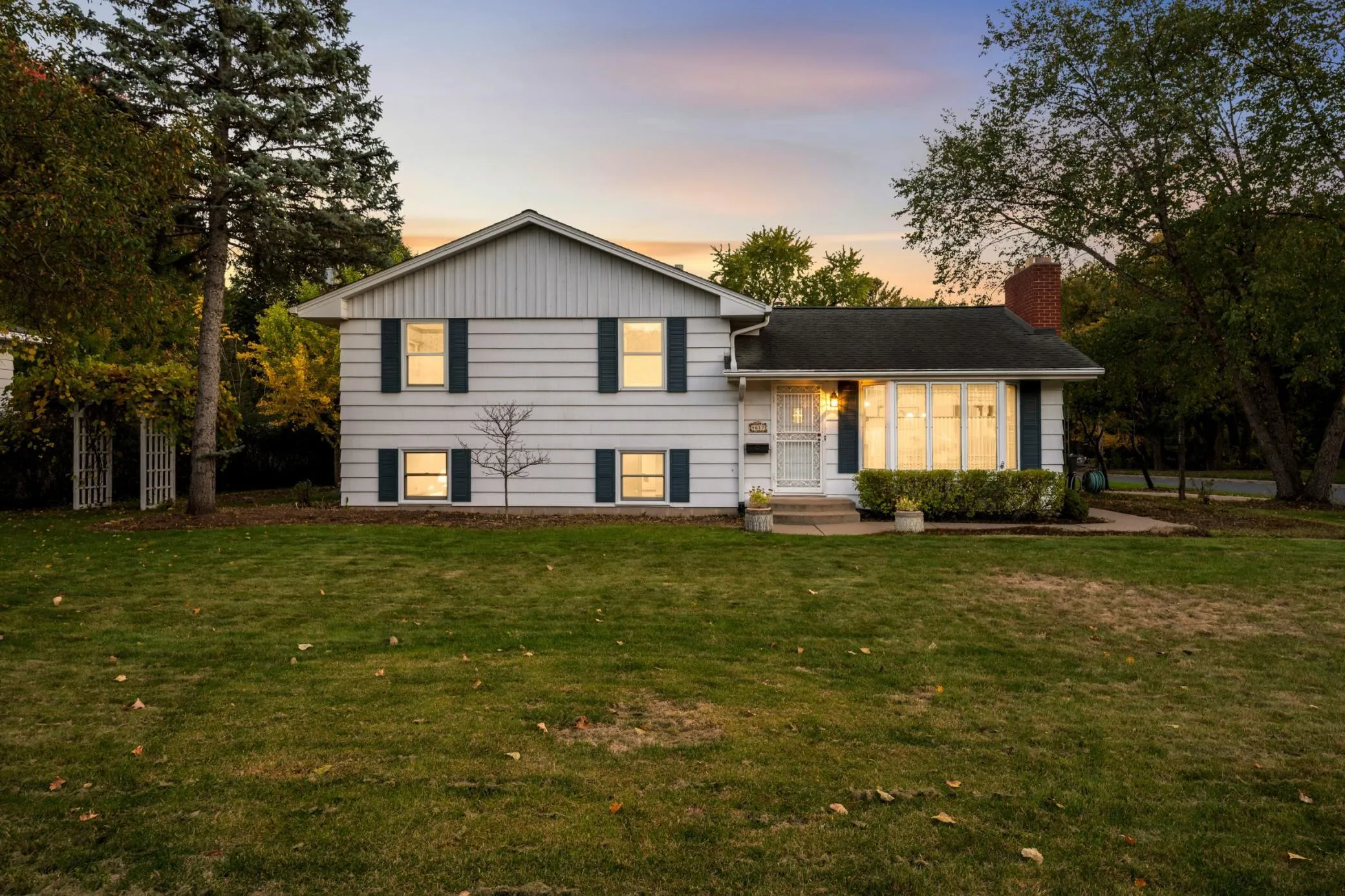 Photo 3 of 4617 W 90th Street