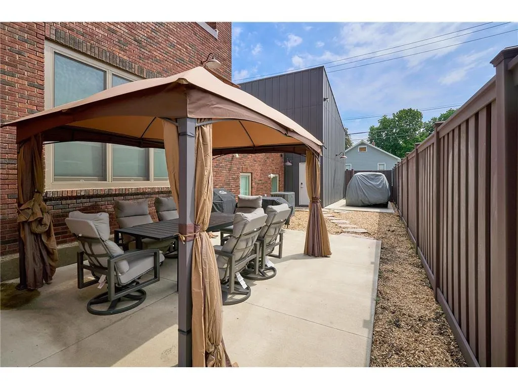 Photo 23 of 1290 Snelling Avenue N