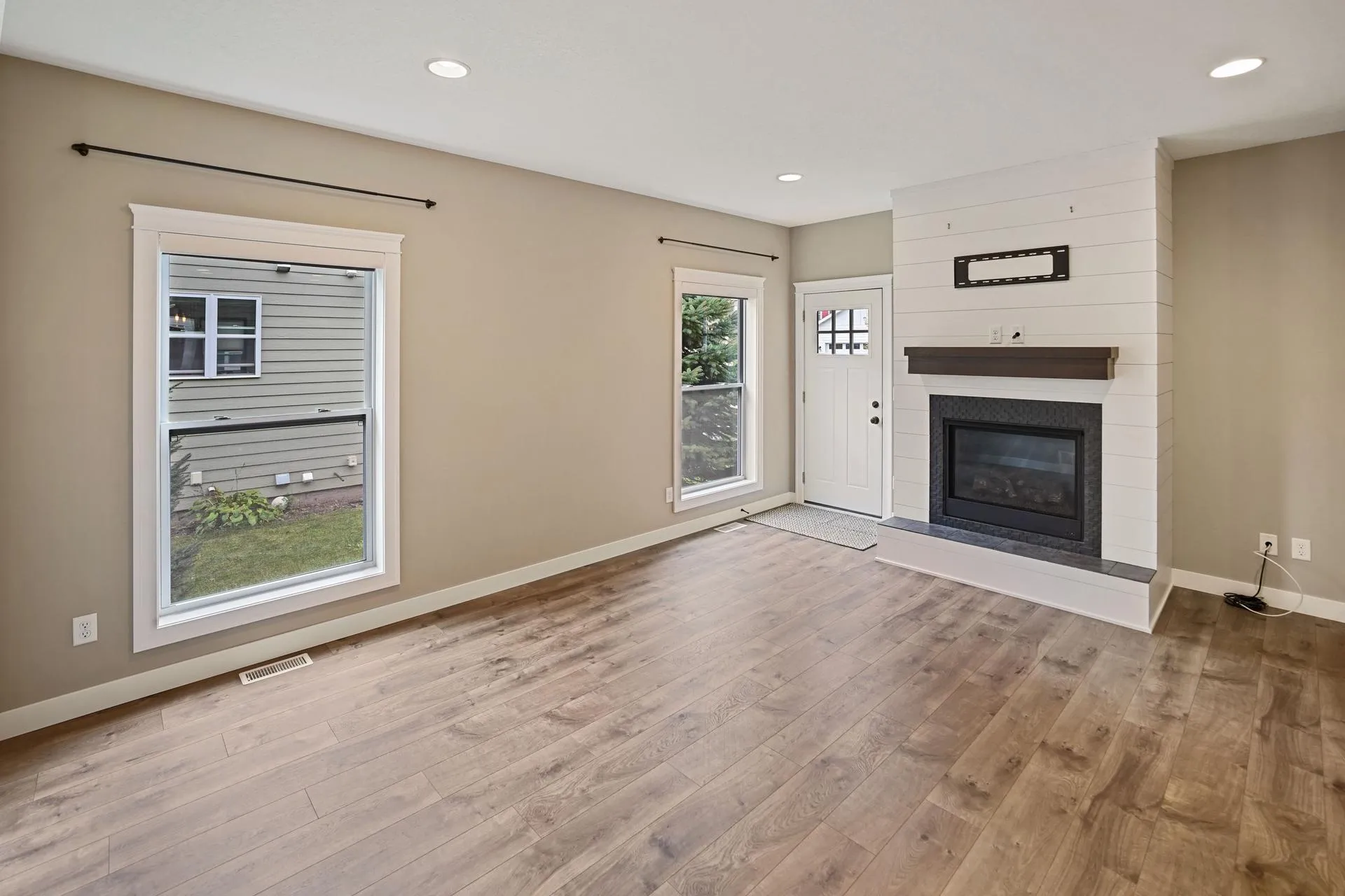 Photo 6 of 316 Prairie S Way