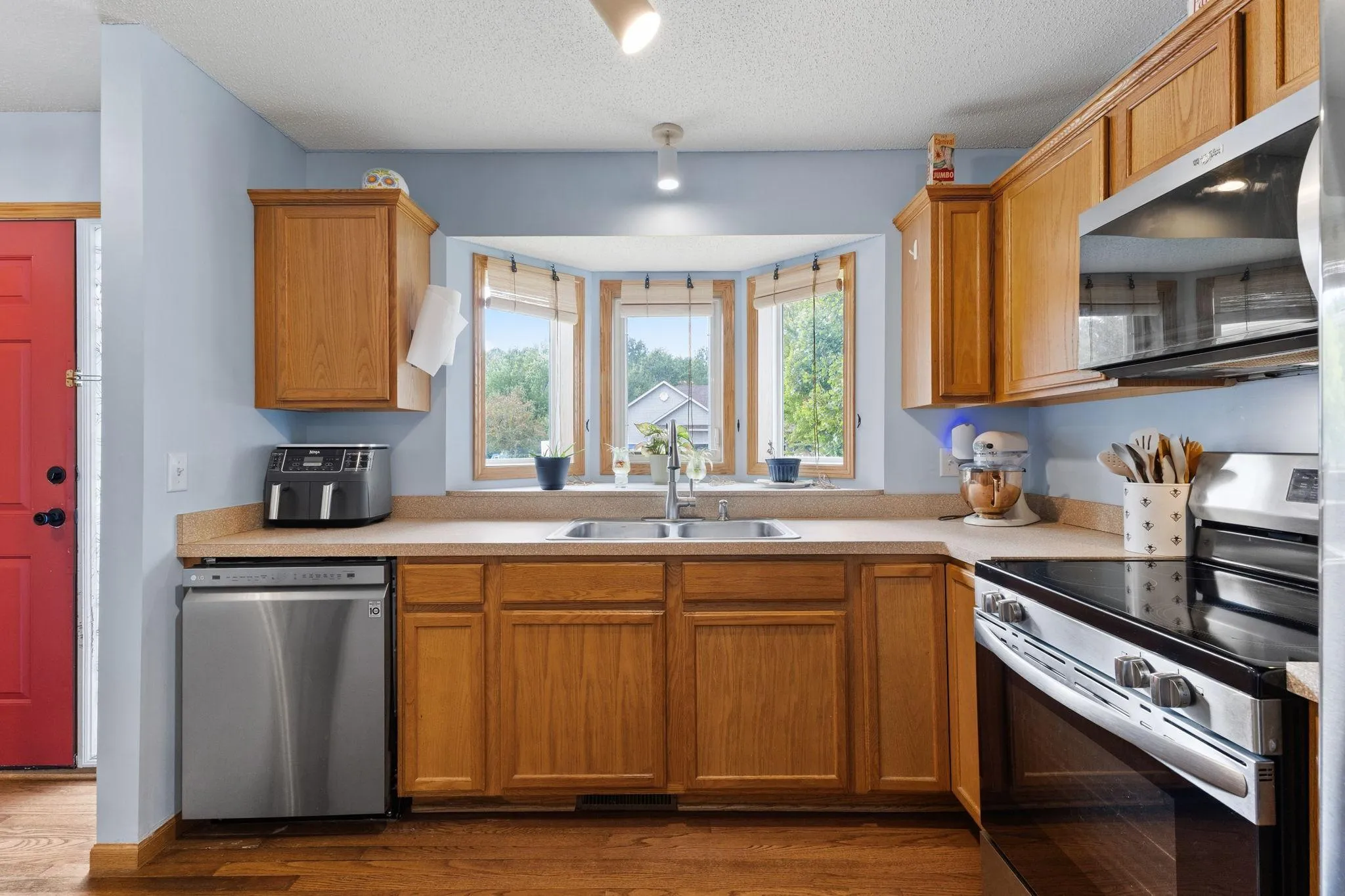 Photo 6 of 30731 Redding Avenue