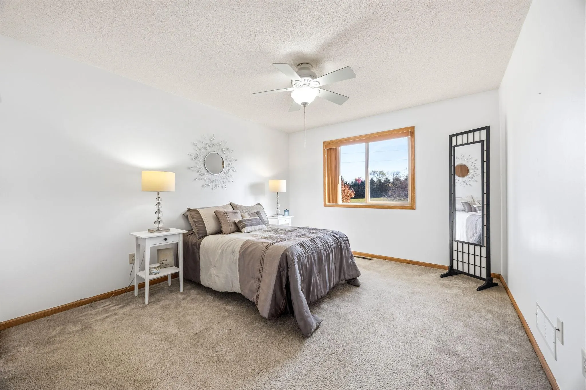 Photo 9 of 8302 Parkview Ne Avenue