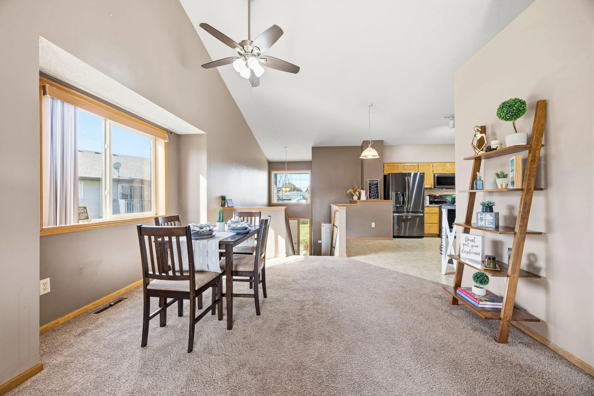 Photo 6 of 8302 Parkview Ne Avenue