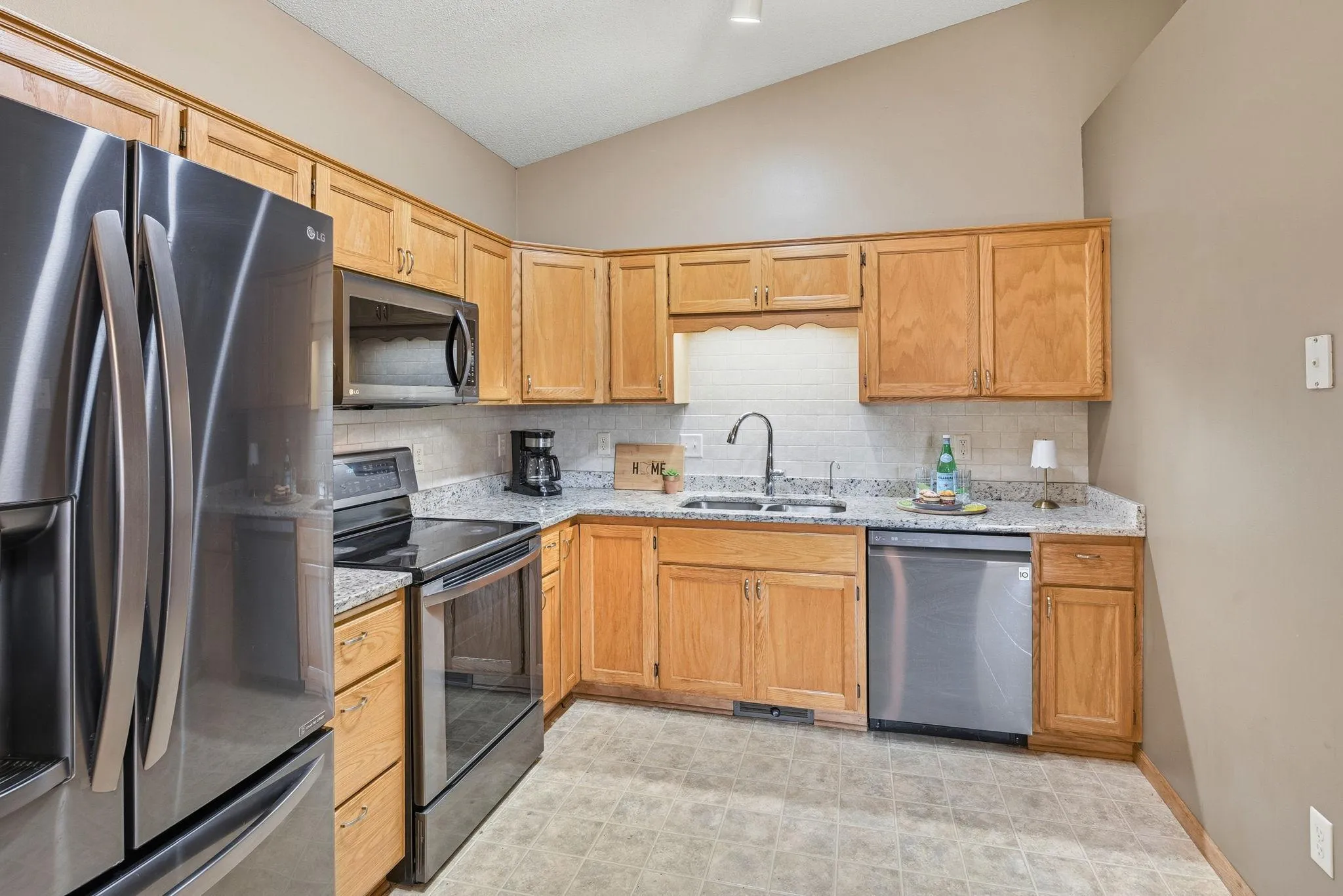 Photo 8 of 8302 Parkview Ne Avenue