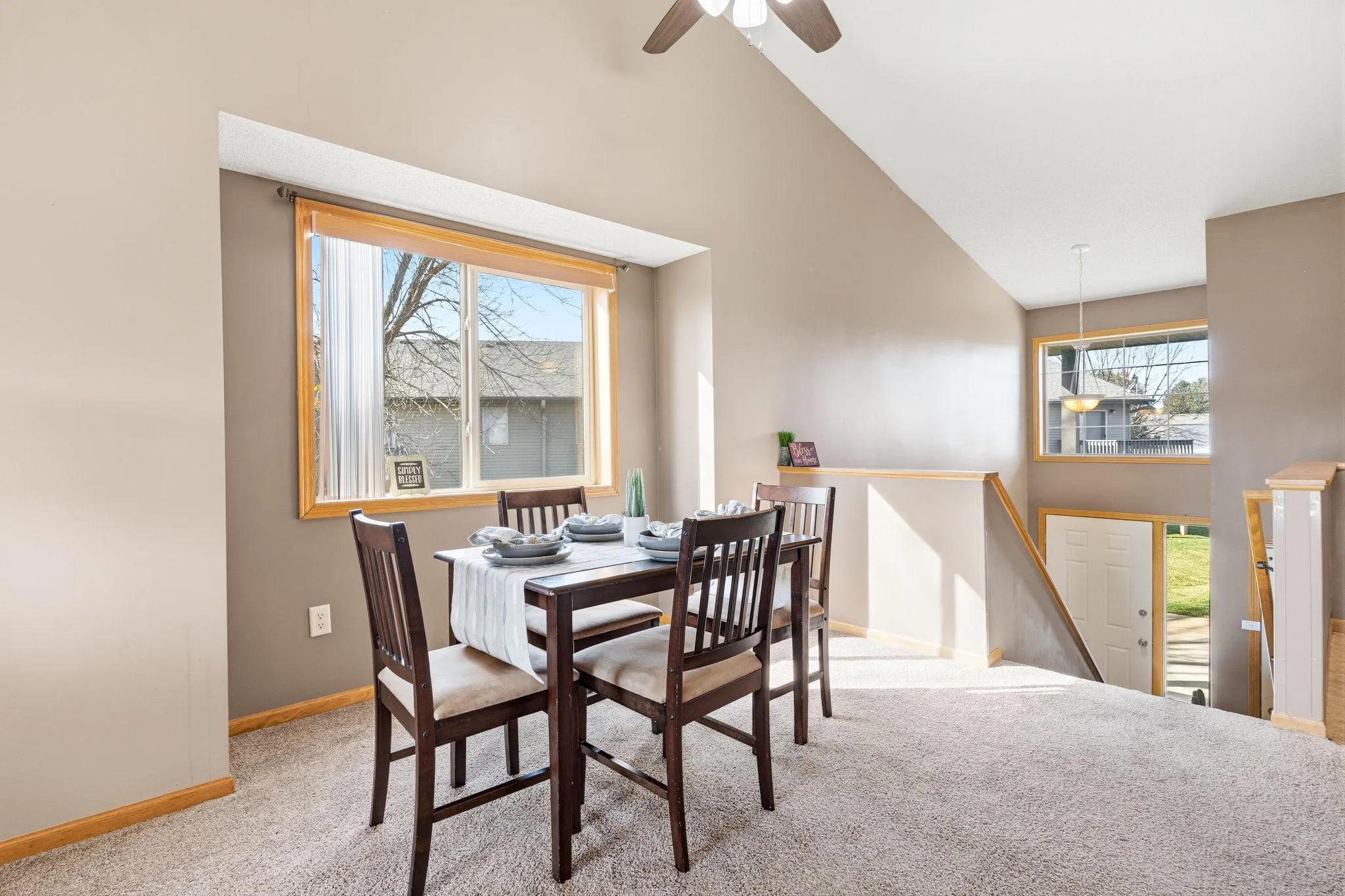 Photo 5 of 8302 Parkview Ne Avenue