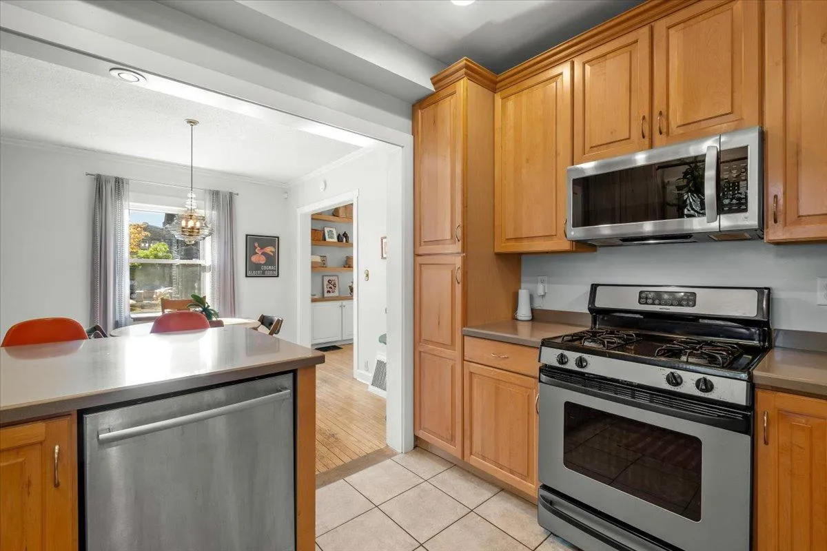 Photo 11 of 2637 2nd S Avenue