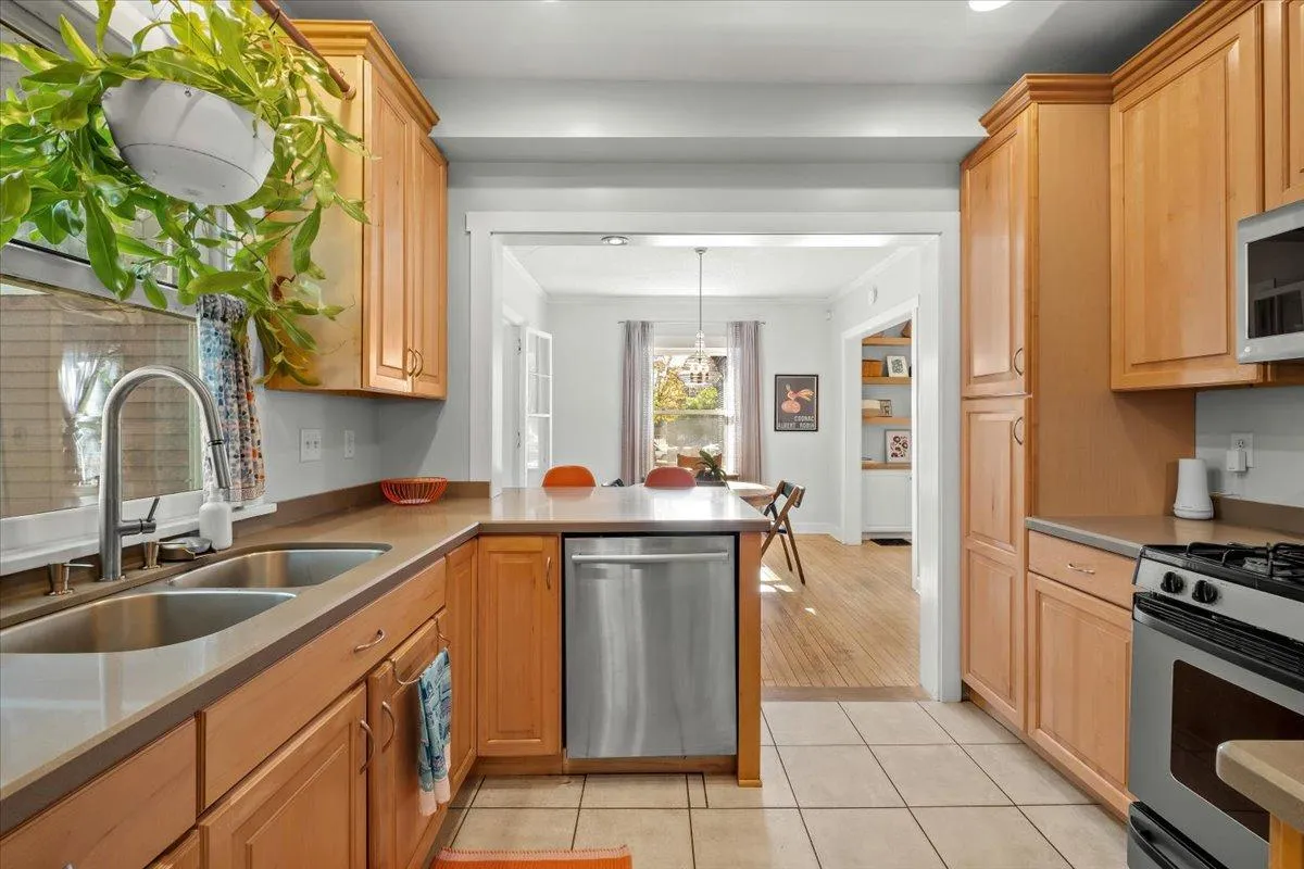 Photo 10 of 2637 2nd S Avenue