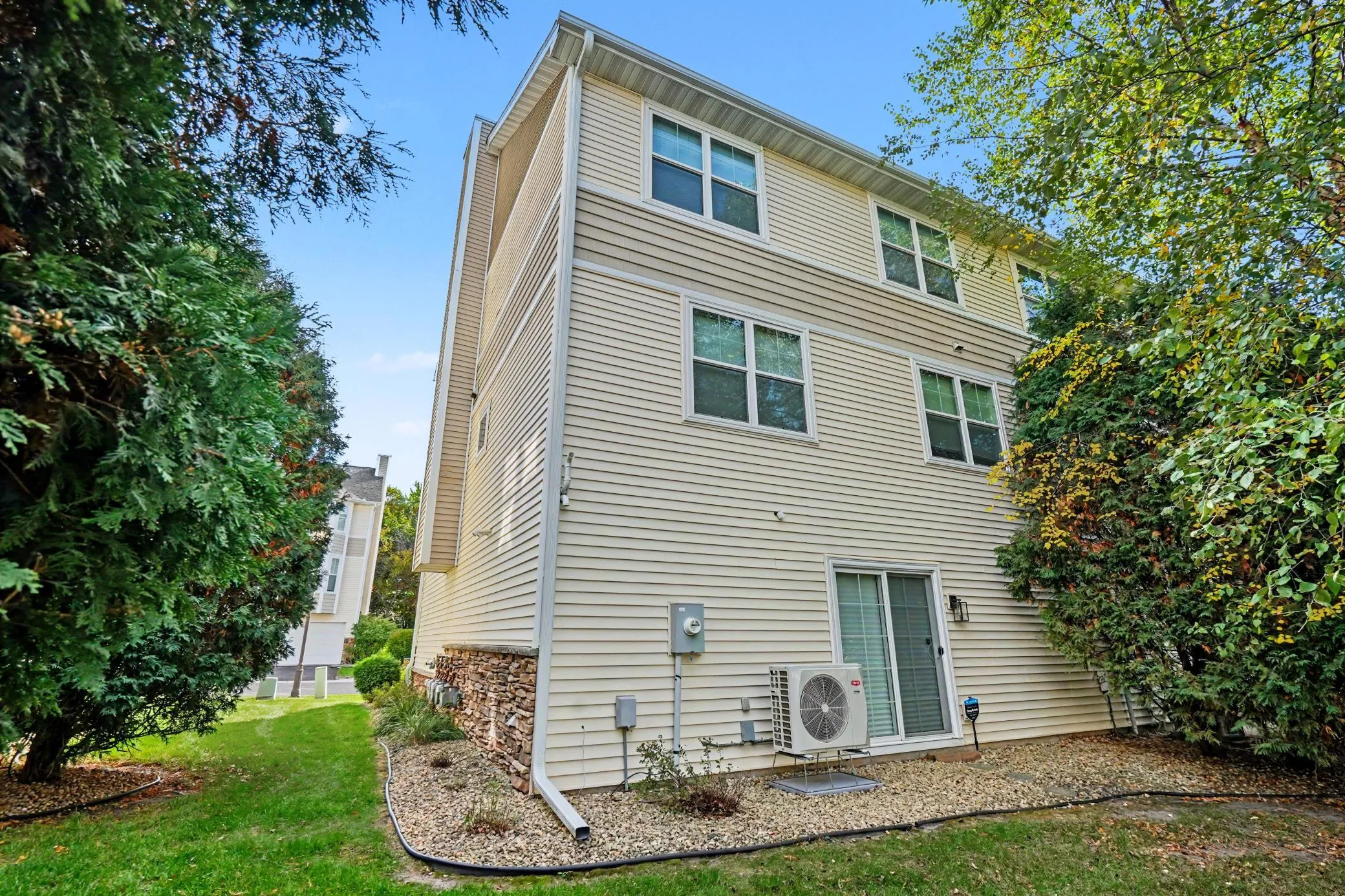 Photo 22 of 3174 Lexington N Avenue