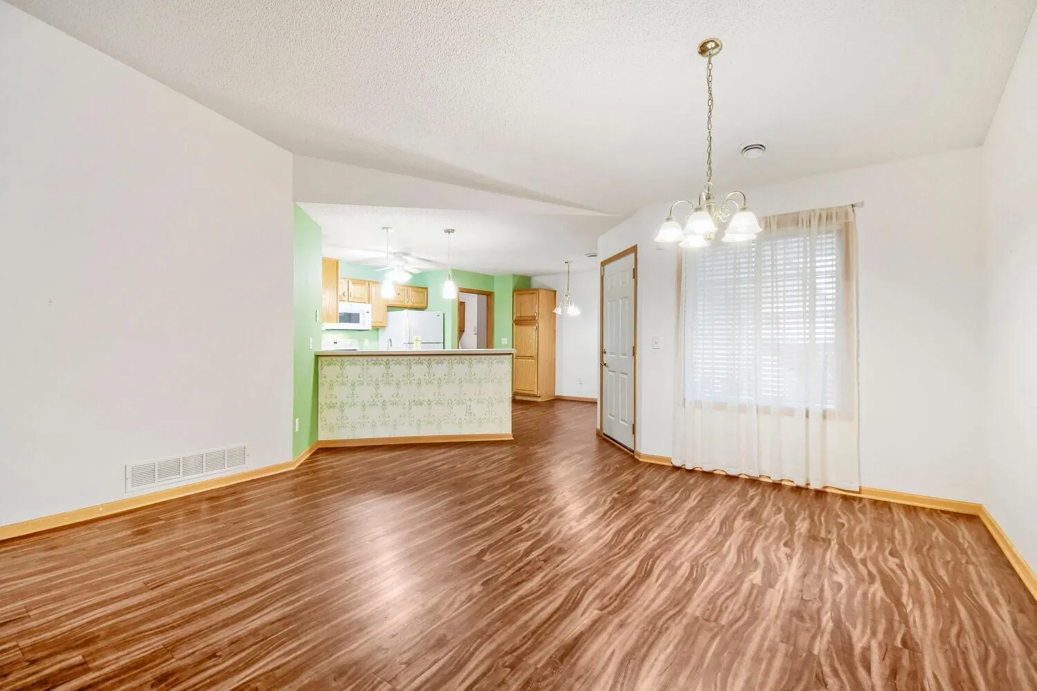 Photo 10 of 7630 Palisades Ne Avenue