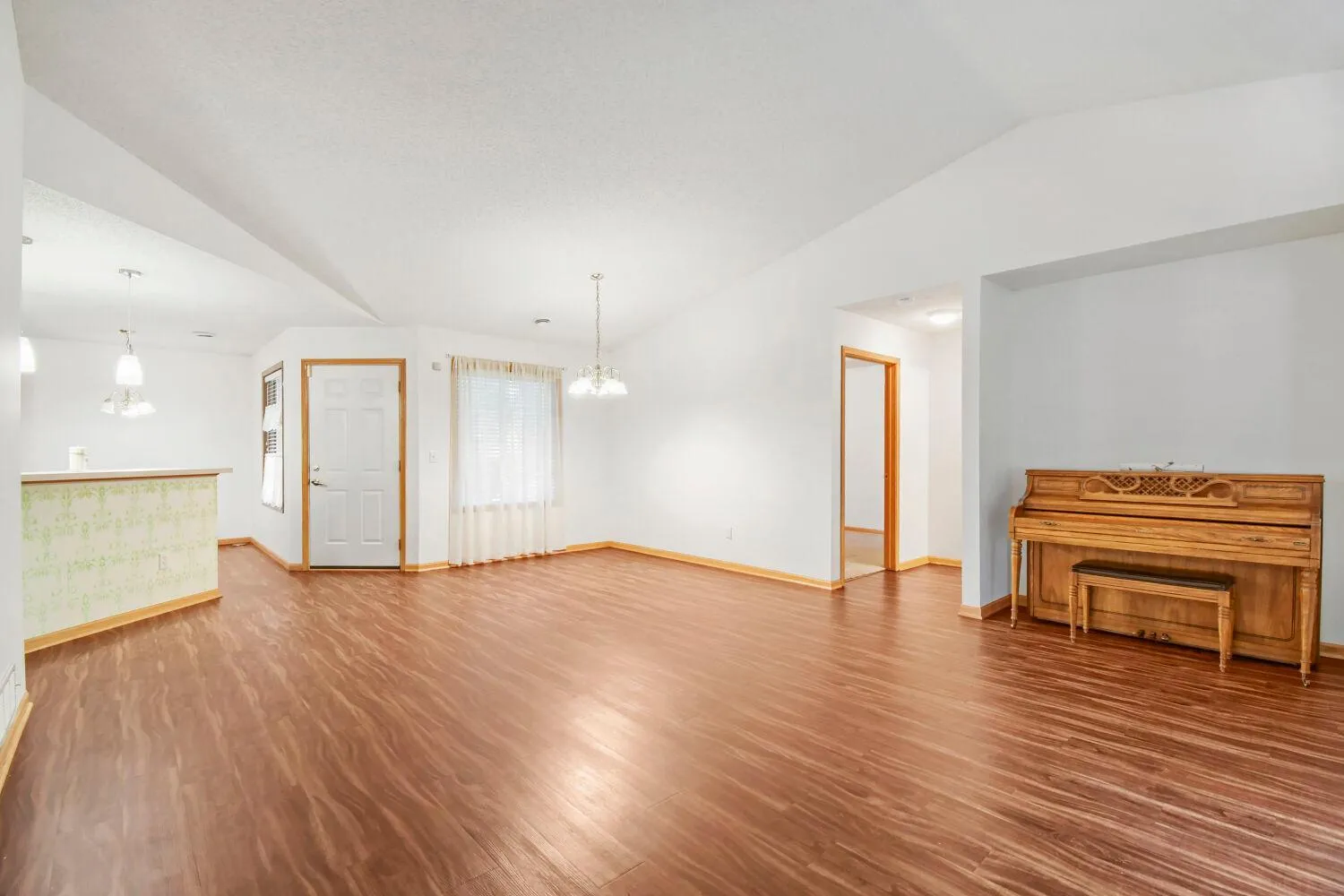 Photo 6 of 7630 Palisades Ne Avenue