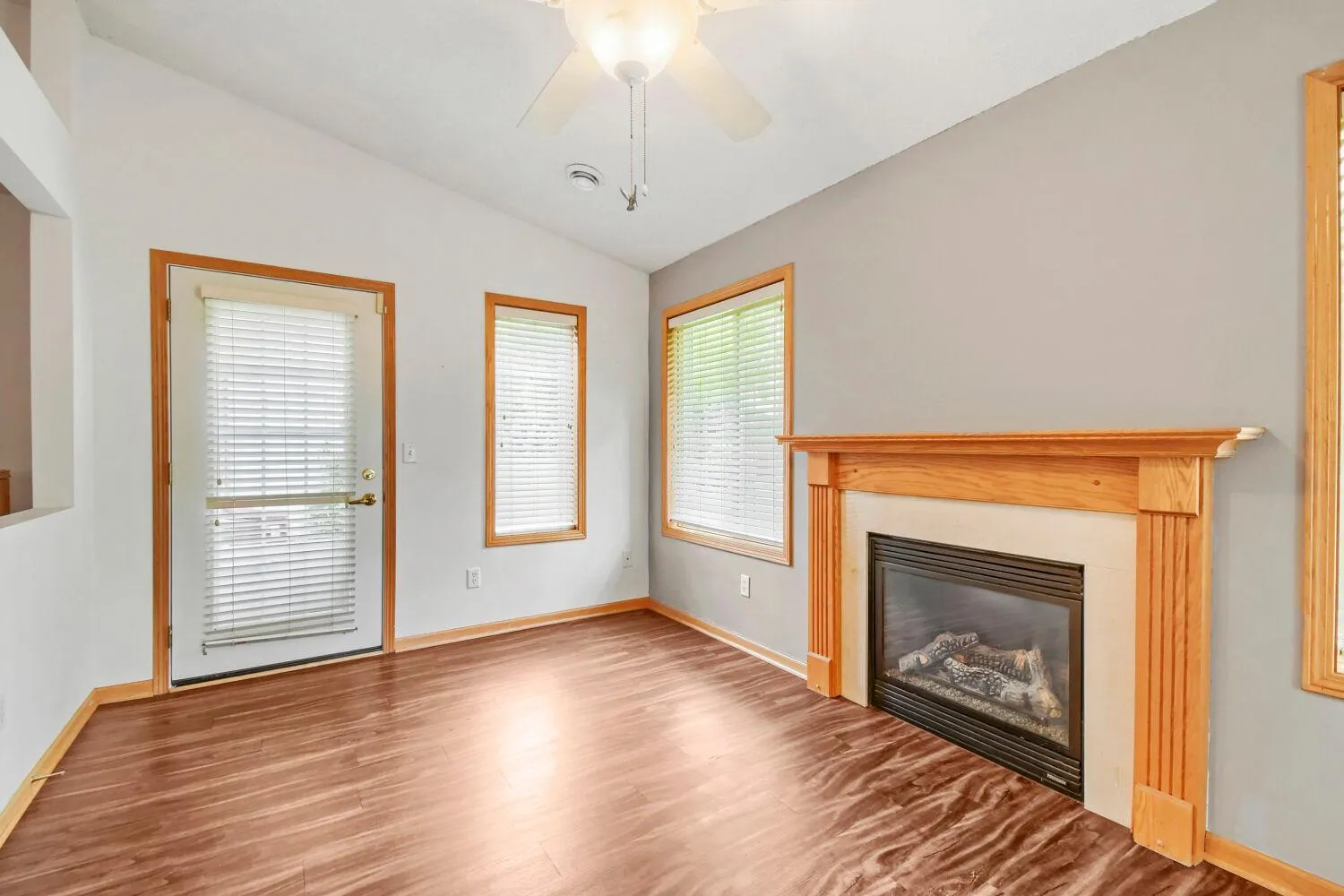 Photo 7 of 7630 Palisades Ne Avenue