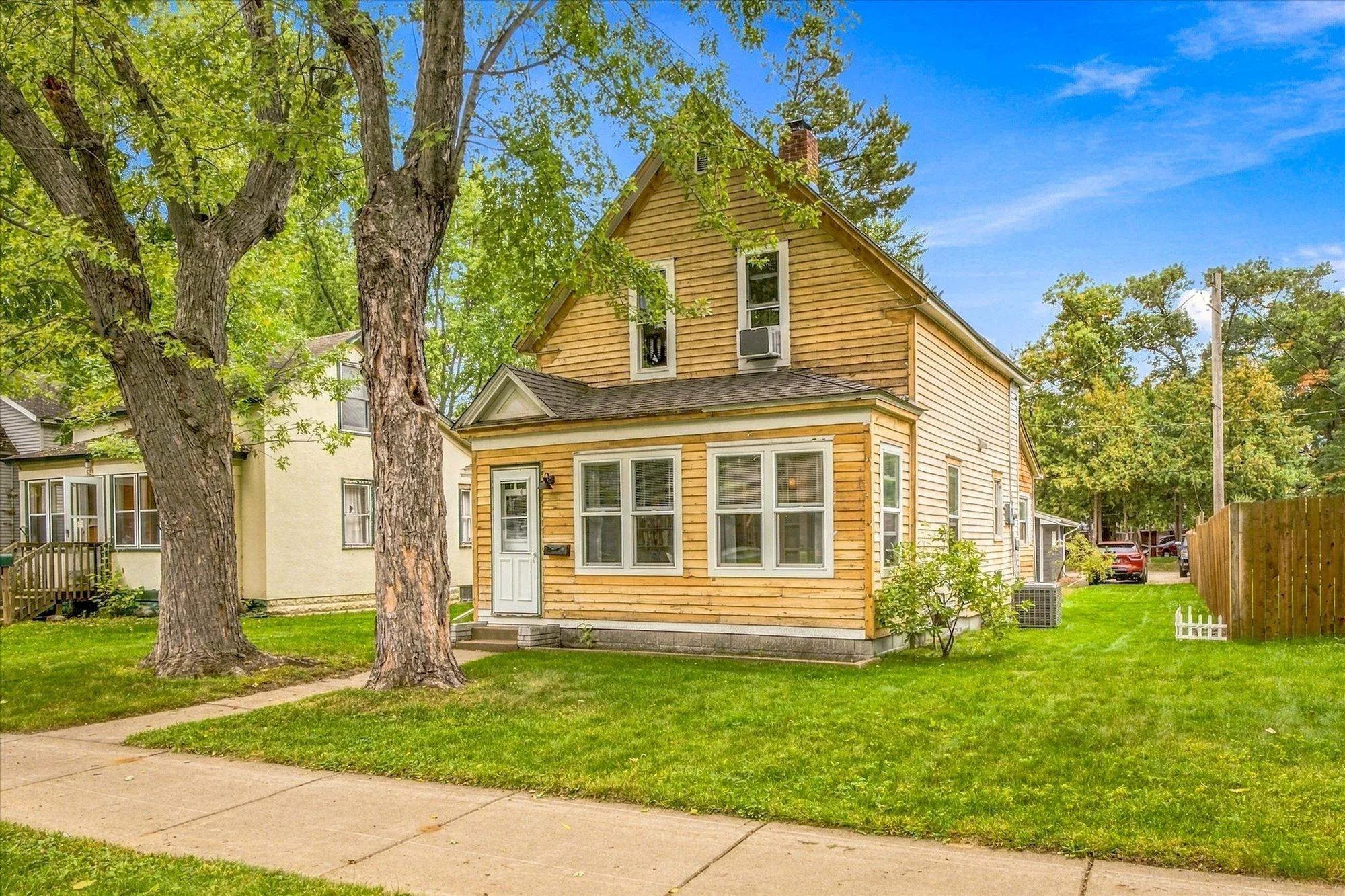 Photo 3 of 637 3rd Sw Avenue