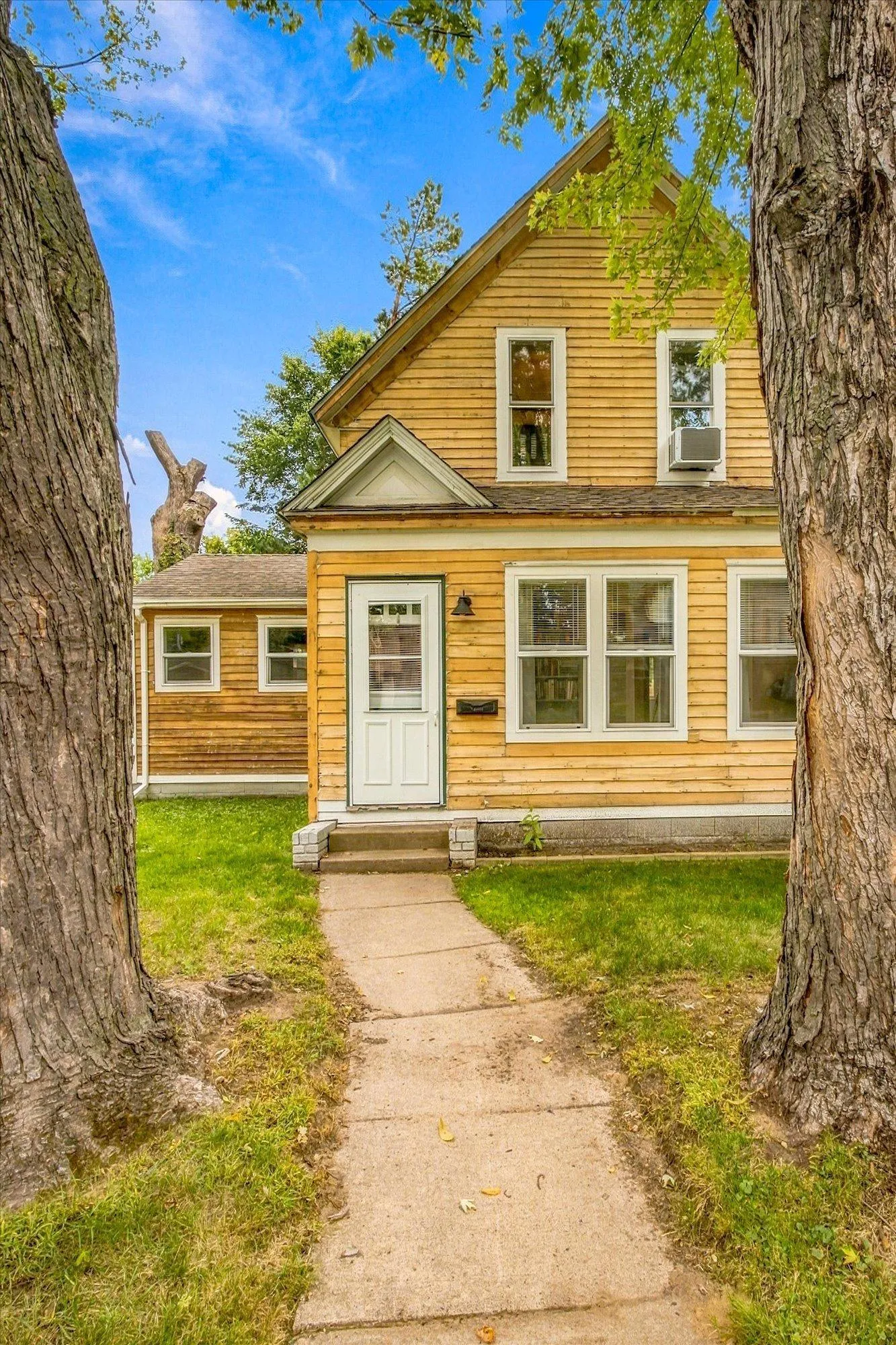 Photo 4 of 637 3rd Sw Avenue