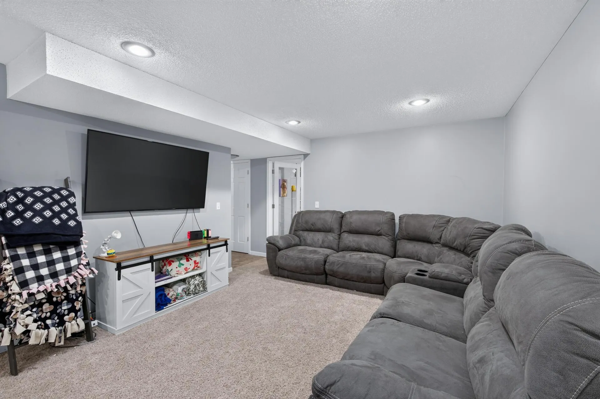 Photo 38 of 738 Greten Lane