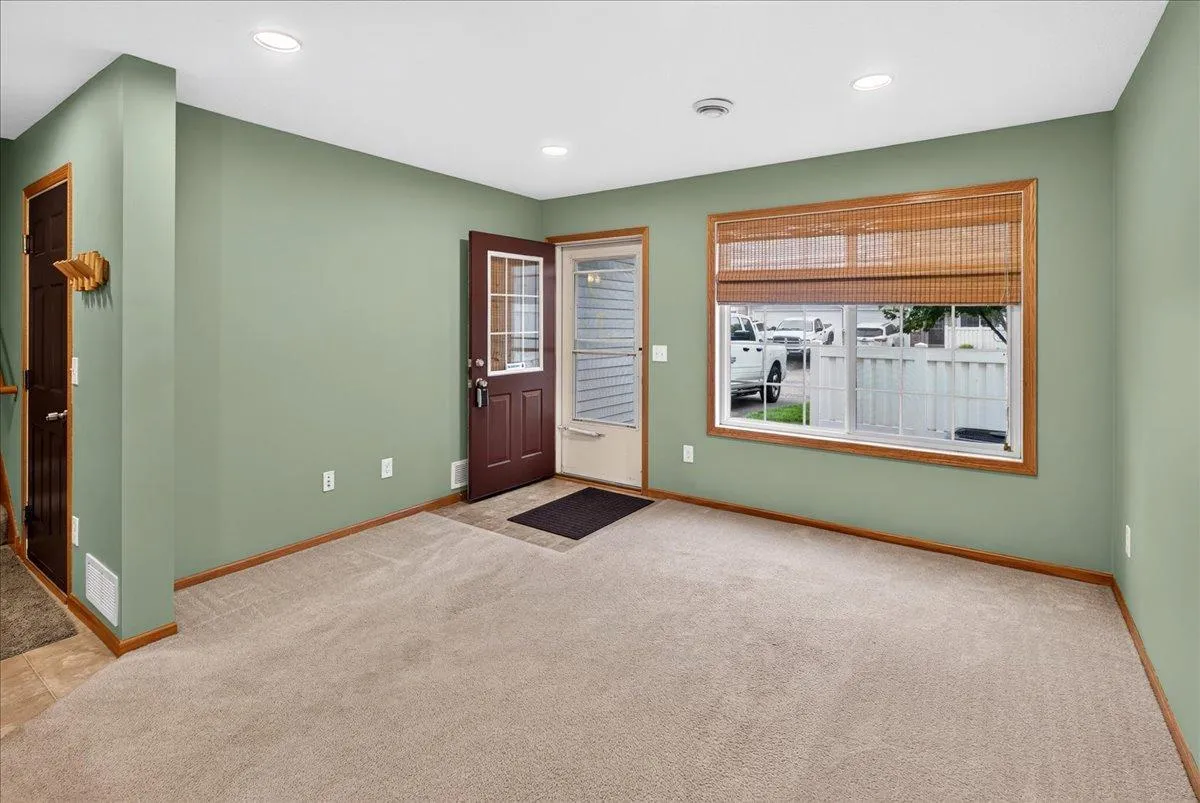 Photo 3 of 7104 Quail Ne Avenue