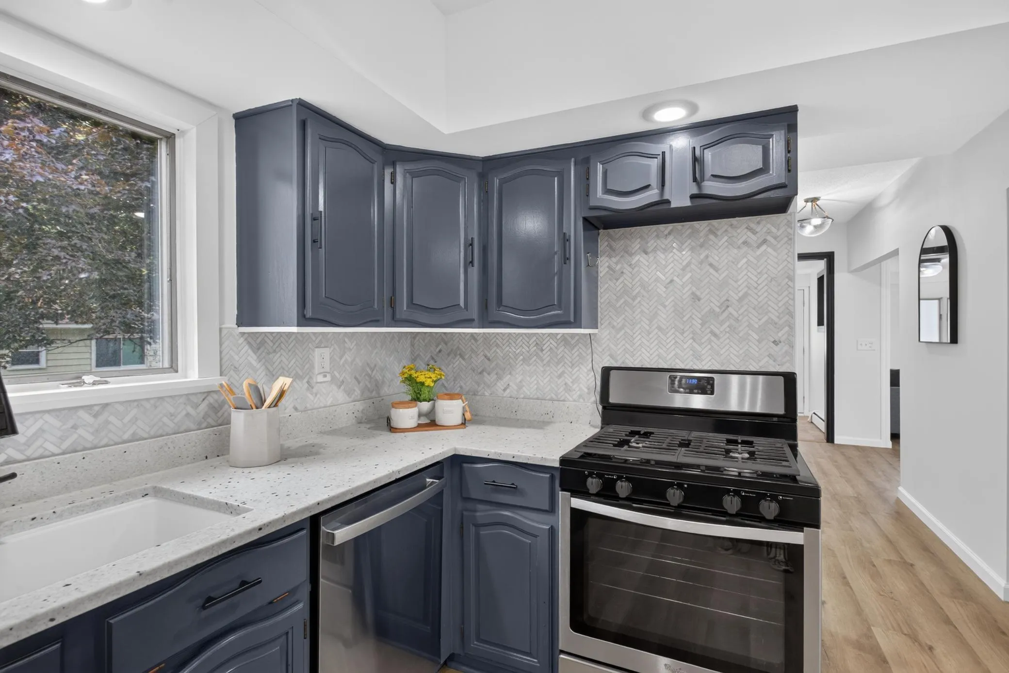 Photo 5 of 909 8th S Avenue