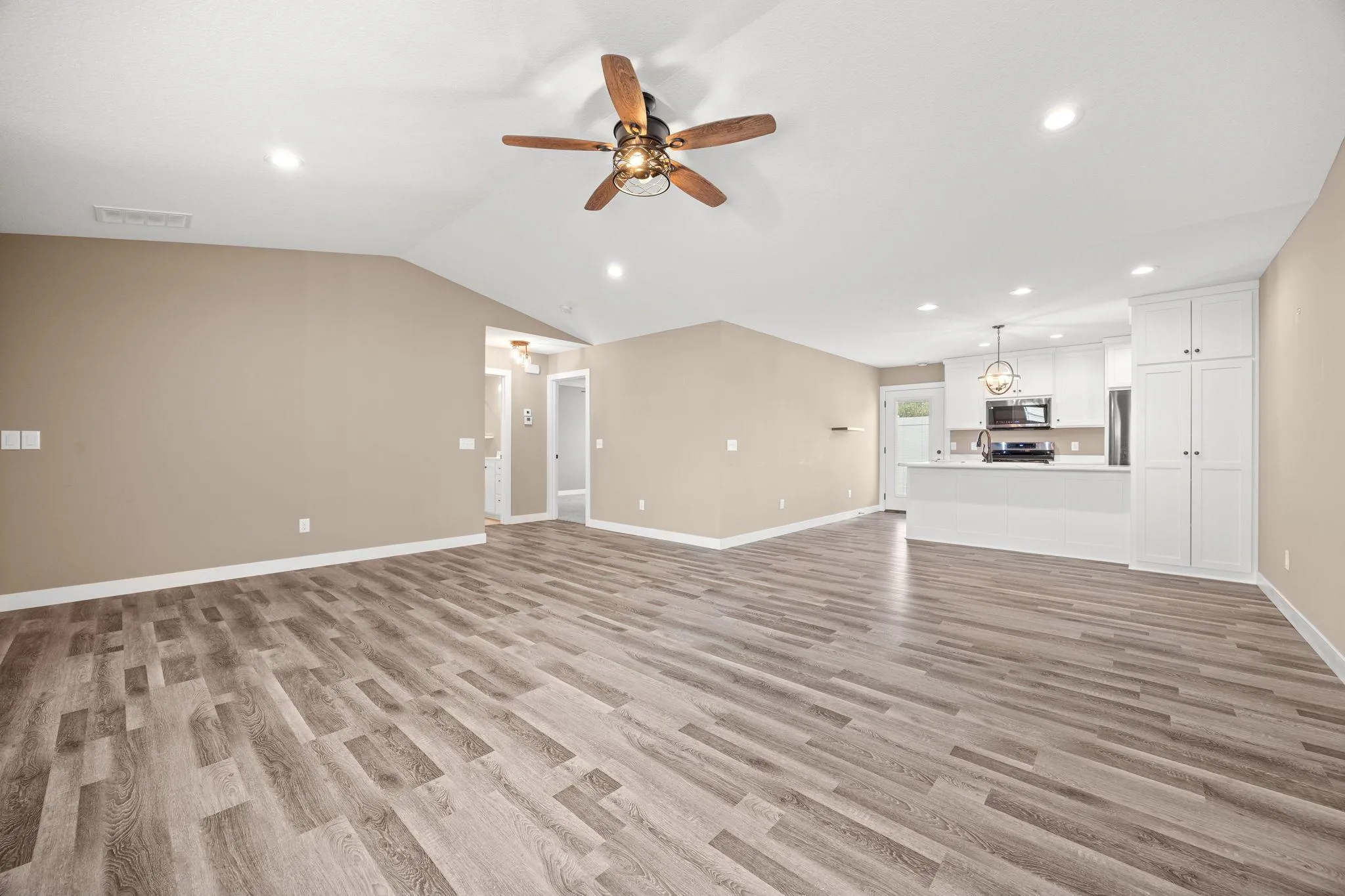 Photo 6 of 38820 Maple Court