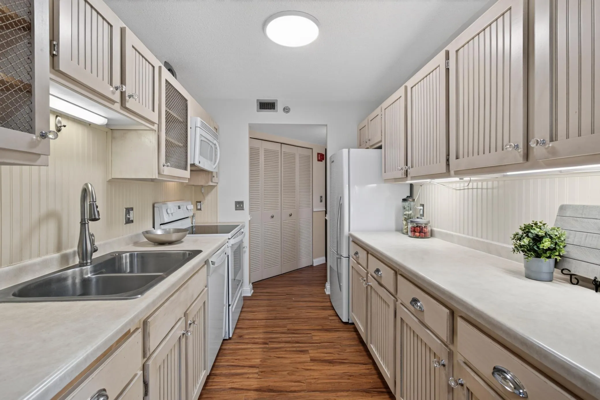 Photo 2 of 6615 Lake Shore S Drive Unit 304
