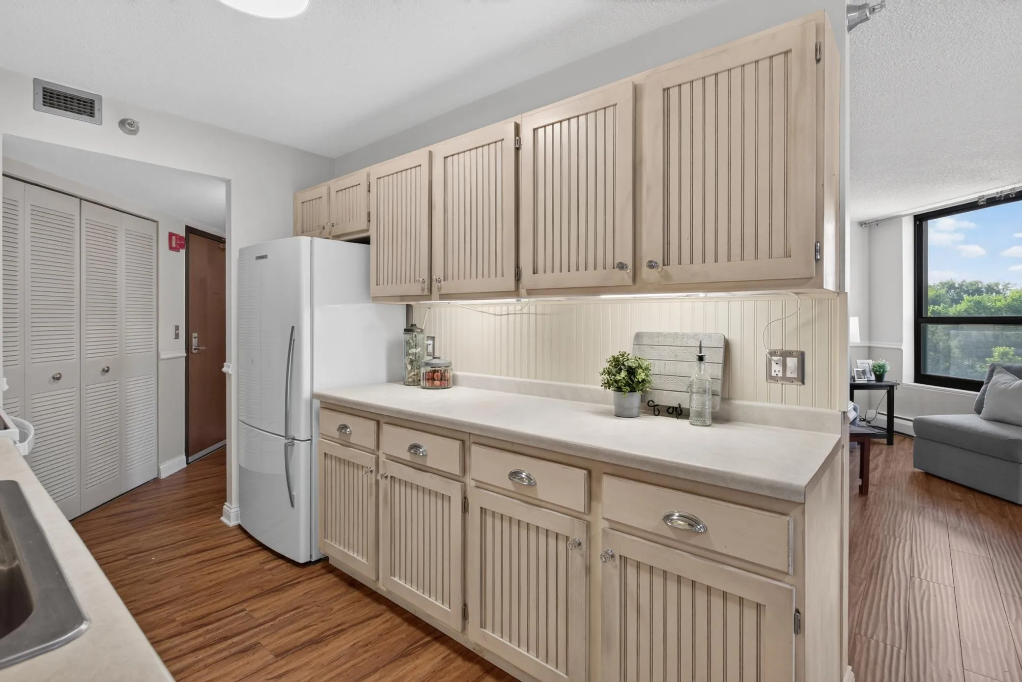 Photo 3 of 6615 Lake Shore S Drive Unit 304