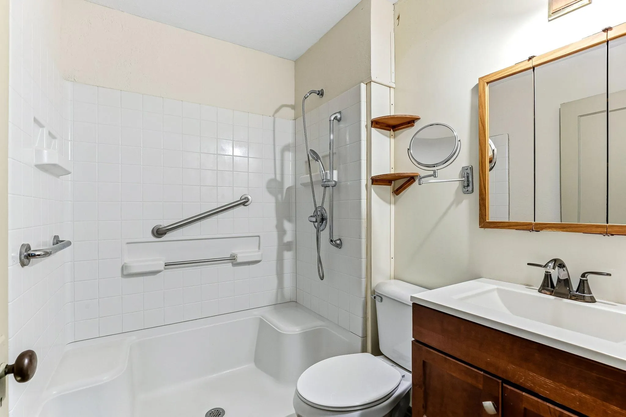Photo 13 of 247 W 6th Street