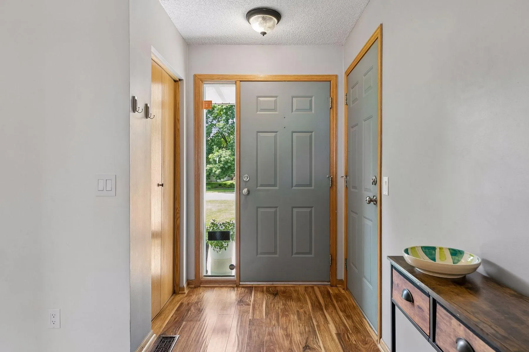 Photo 5 of 1049 Bonnieview Drive