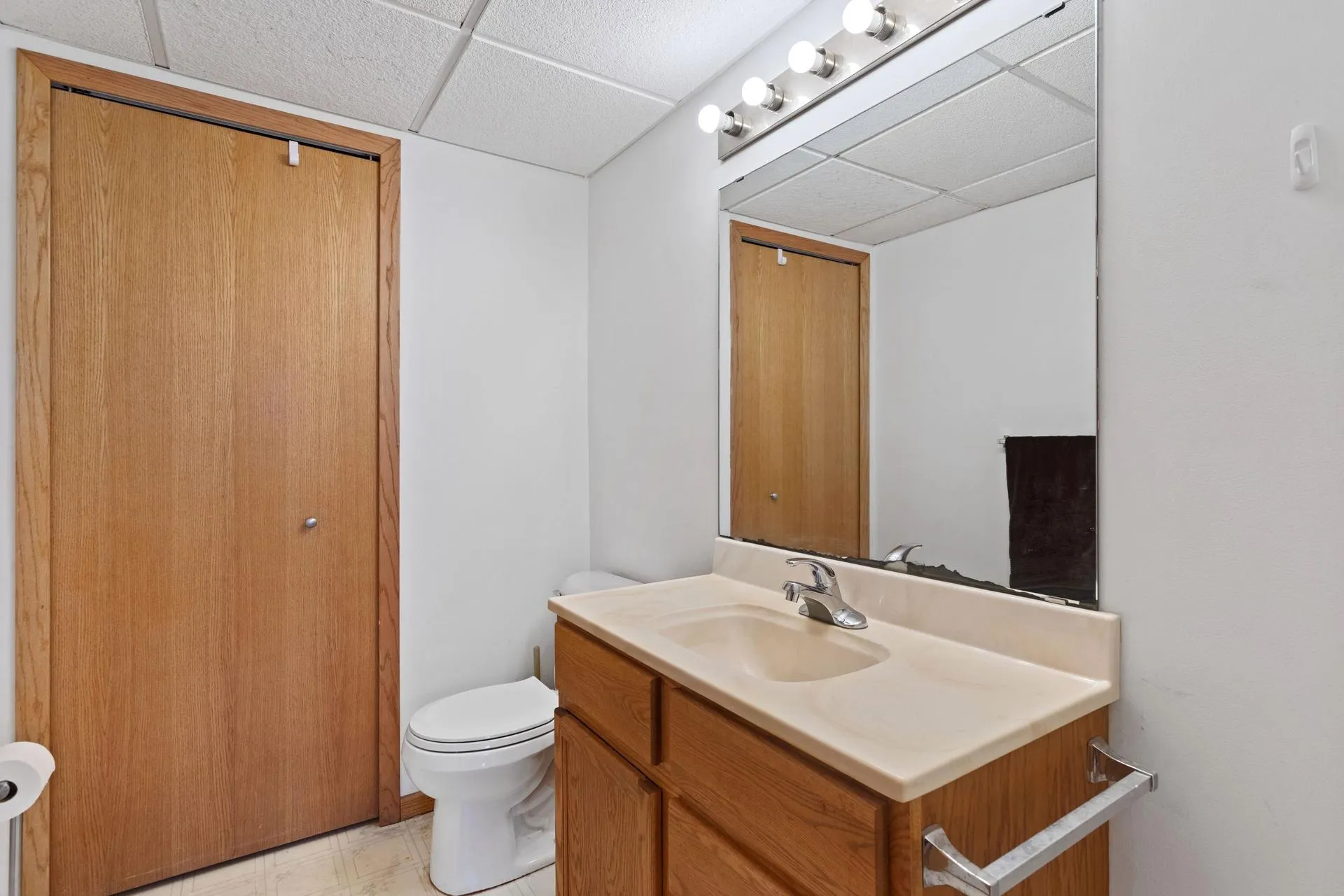 Photo 17 of 2764 Southlawn Drive