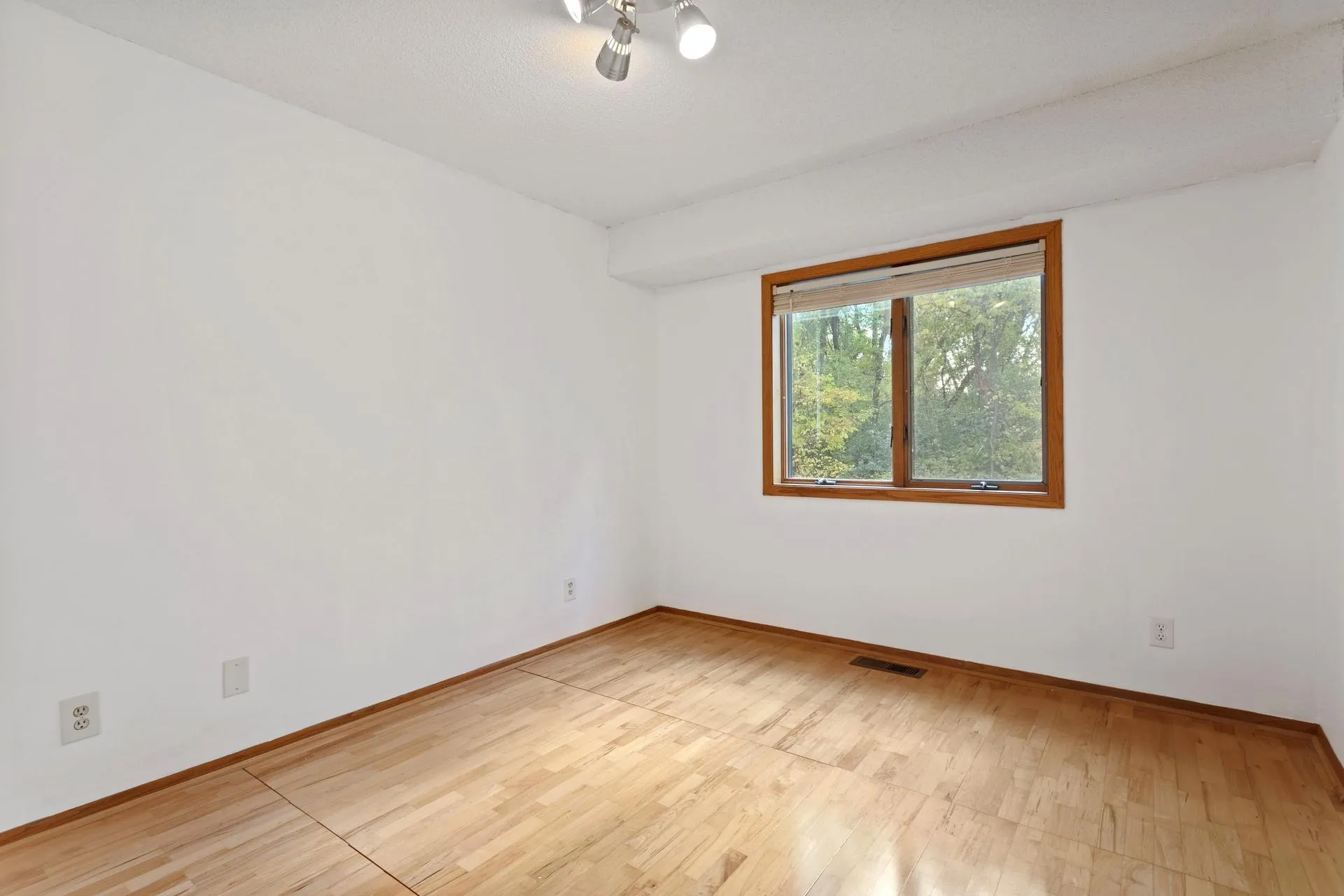 Photo 12 of 2764 Southlawn Drive