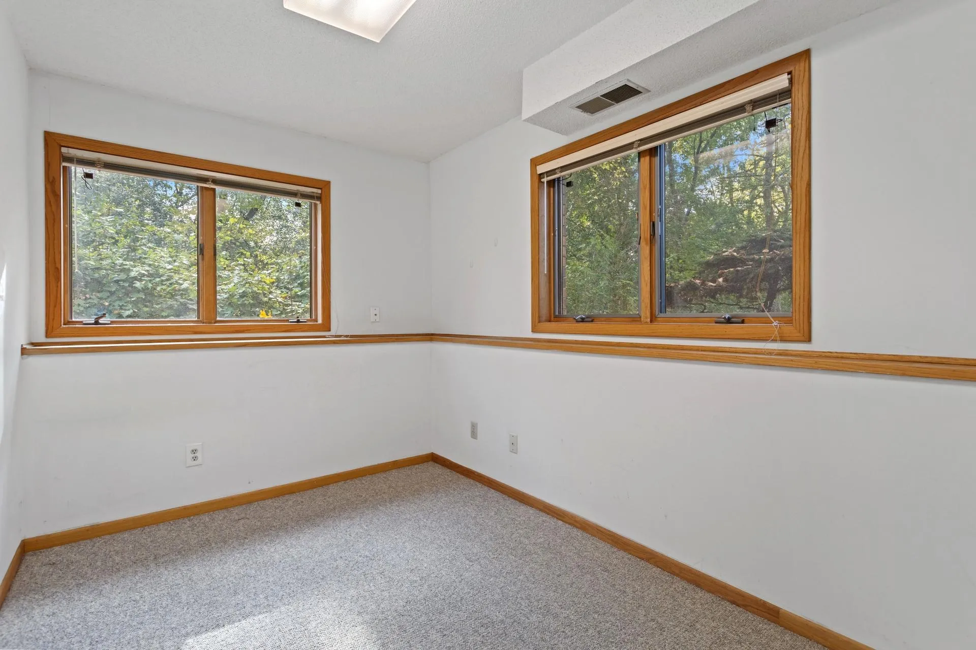 Photo 18 of 2764 Southlawn Drive