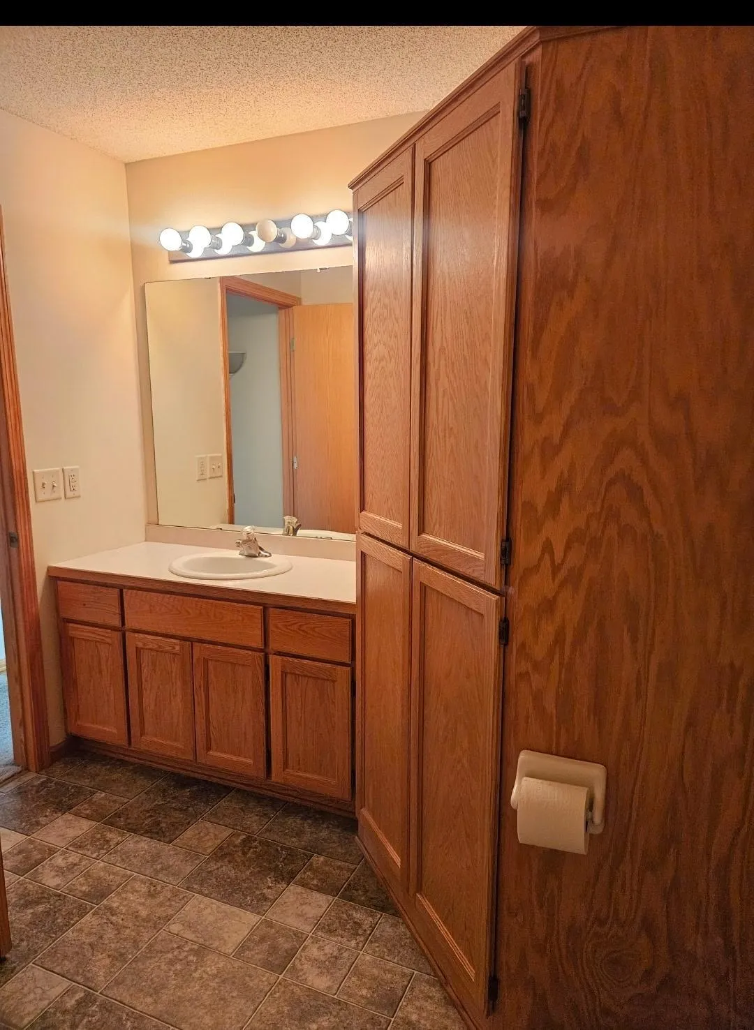 Photo 6 of 8330 Parkview Ne Avenue