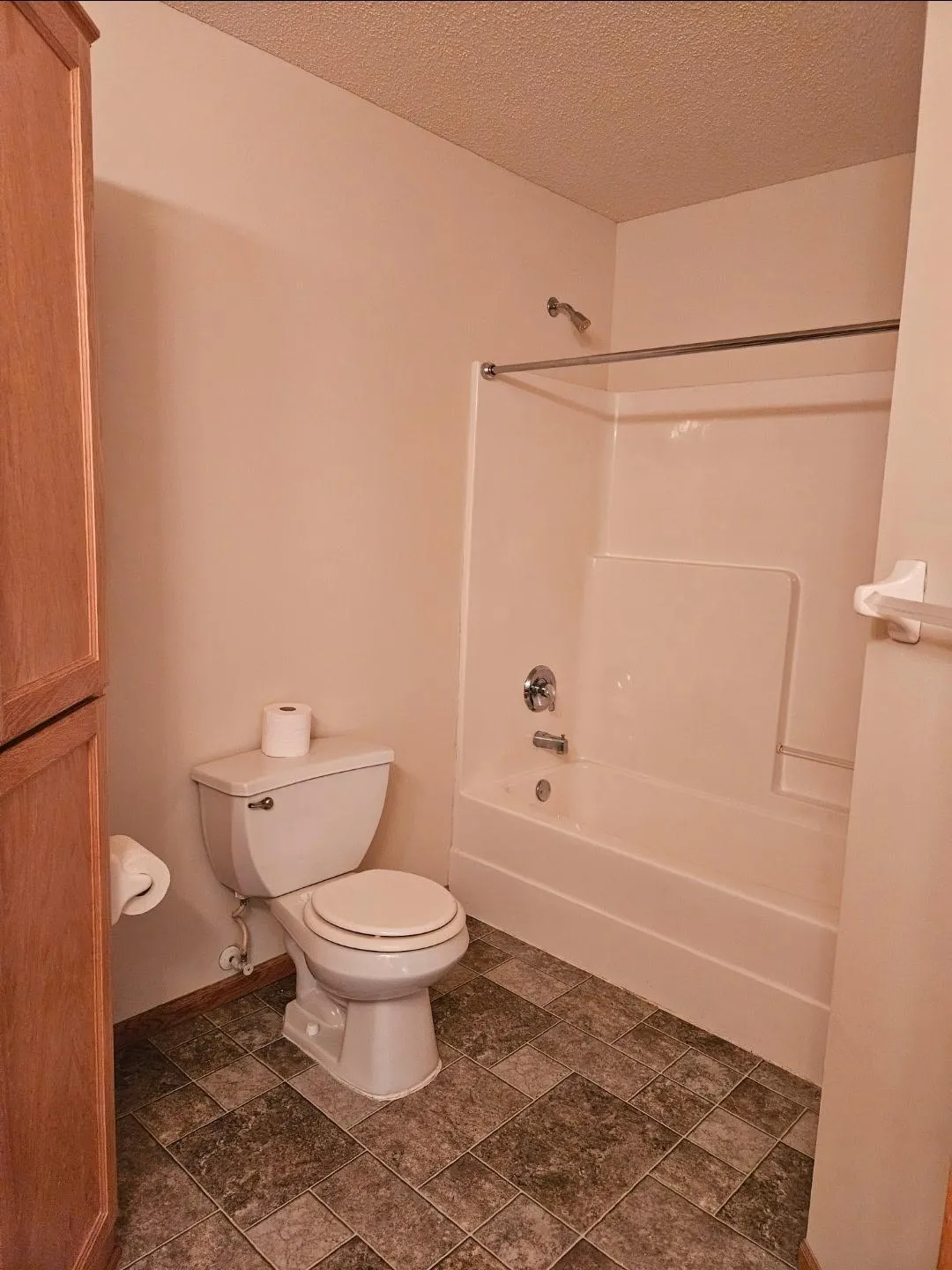 Photo 5 of 8330 Parkview Ne Avenue