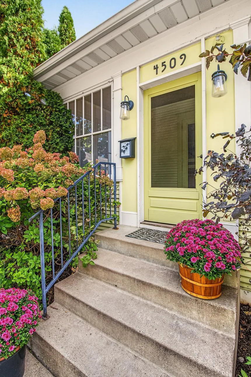 Photo 4 of 4509 Zenith S Avenue