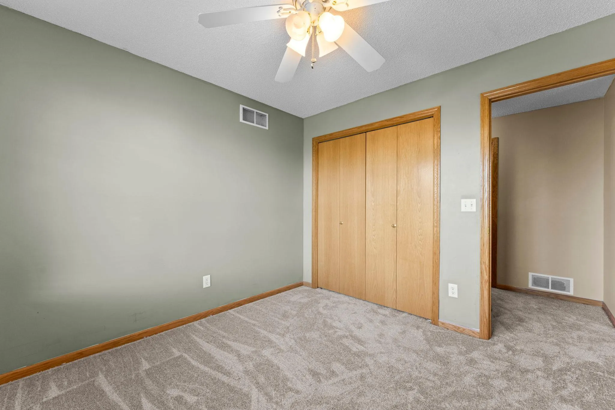 Photo 34 of 20676 Hampshire Way