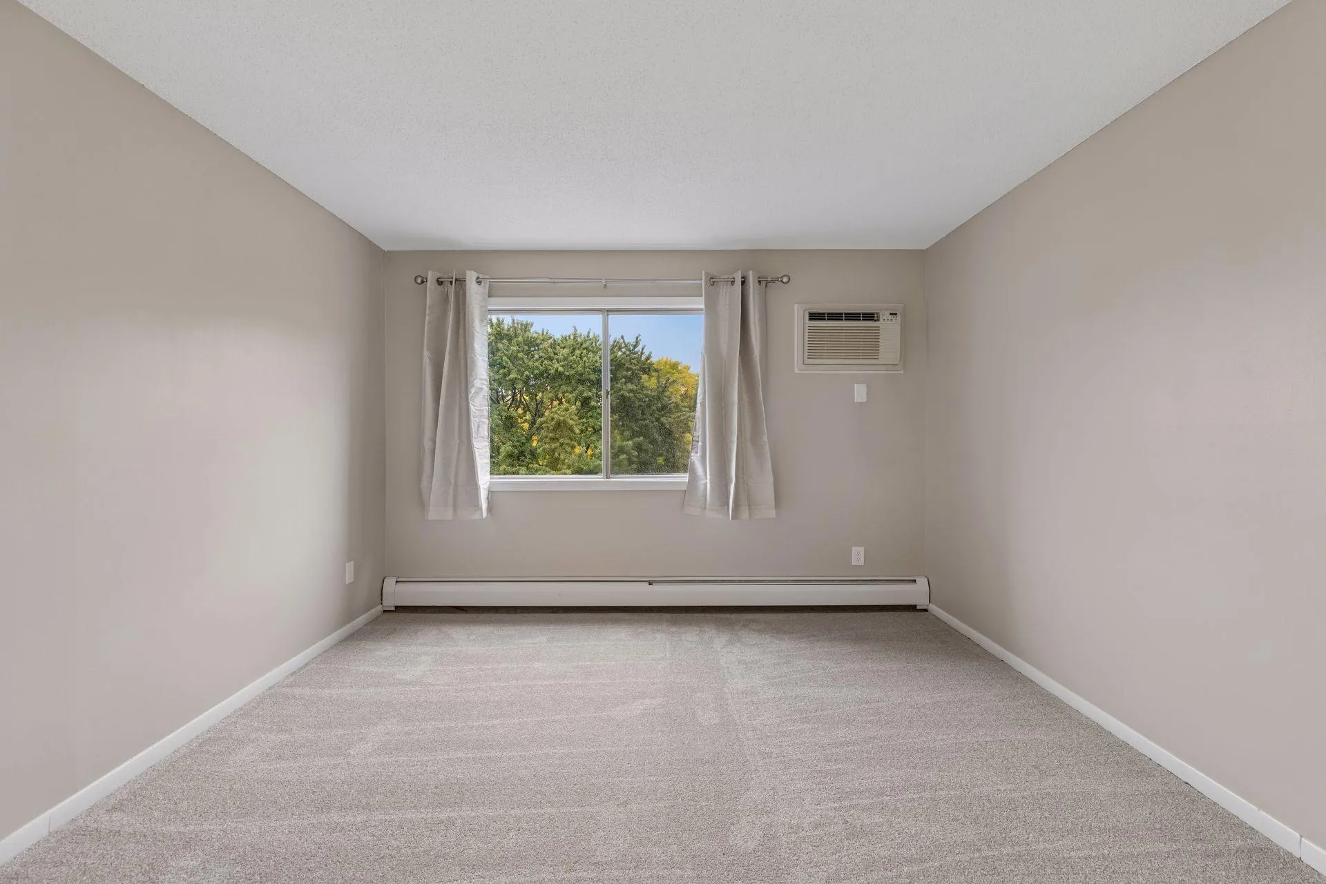 Photo 16 of 2800 Hillsboro N Avenue Unit 307