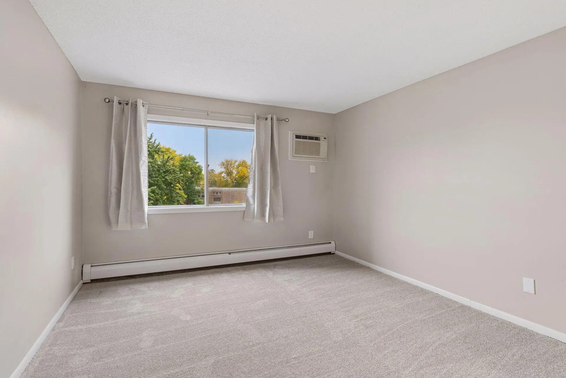Photo 17 of 2800 Hillsboro N Avenue Unit 307