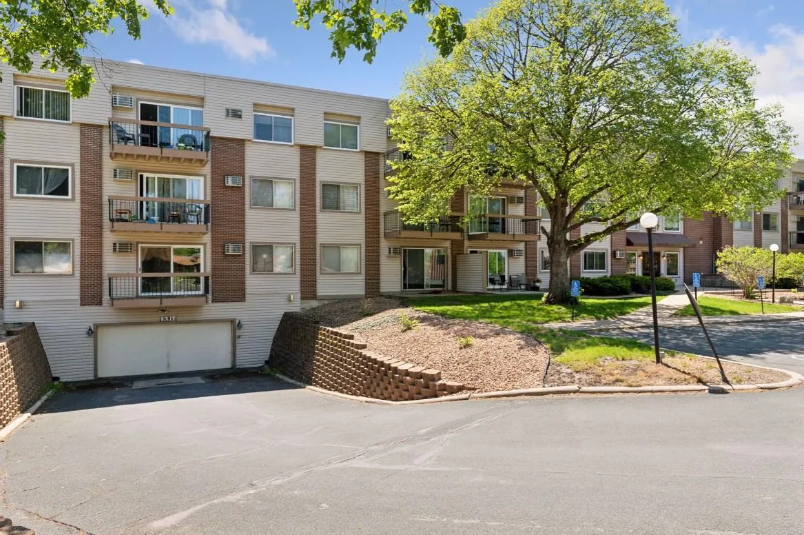 Photo 27 of 2800 Hillsboro N Avenue Unit 307
