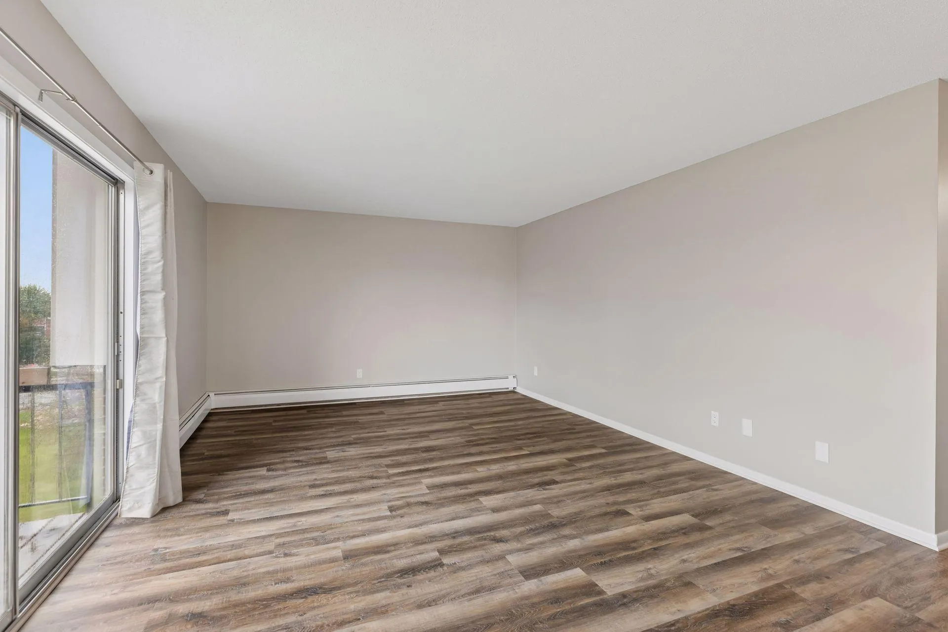 Photo 3 of 2800 Hillsboro N Avenue Unit 307