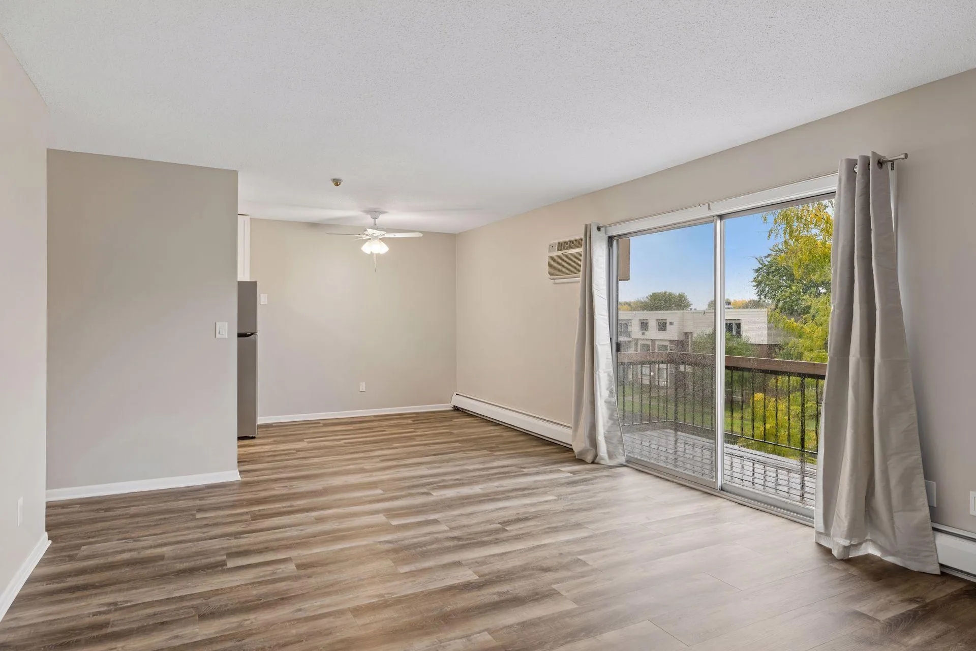 Photo 5 of 2800 Hillsboro N Avenue Unit 307