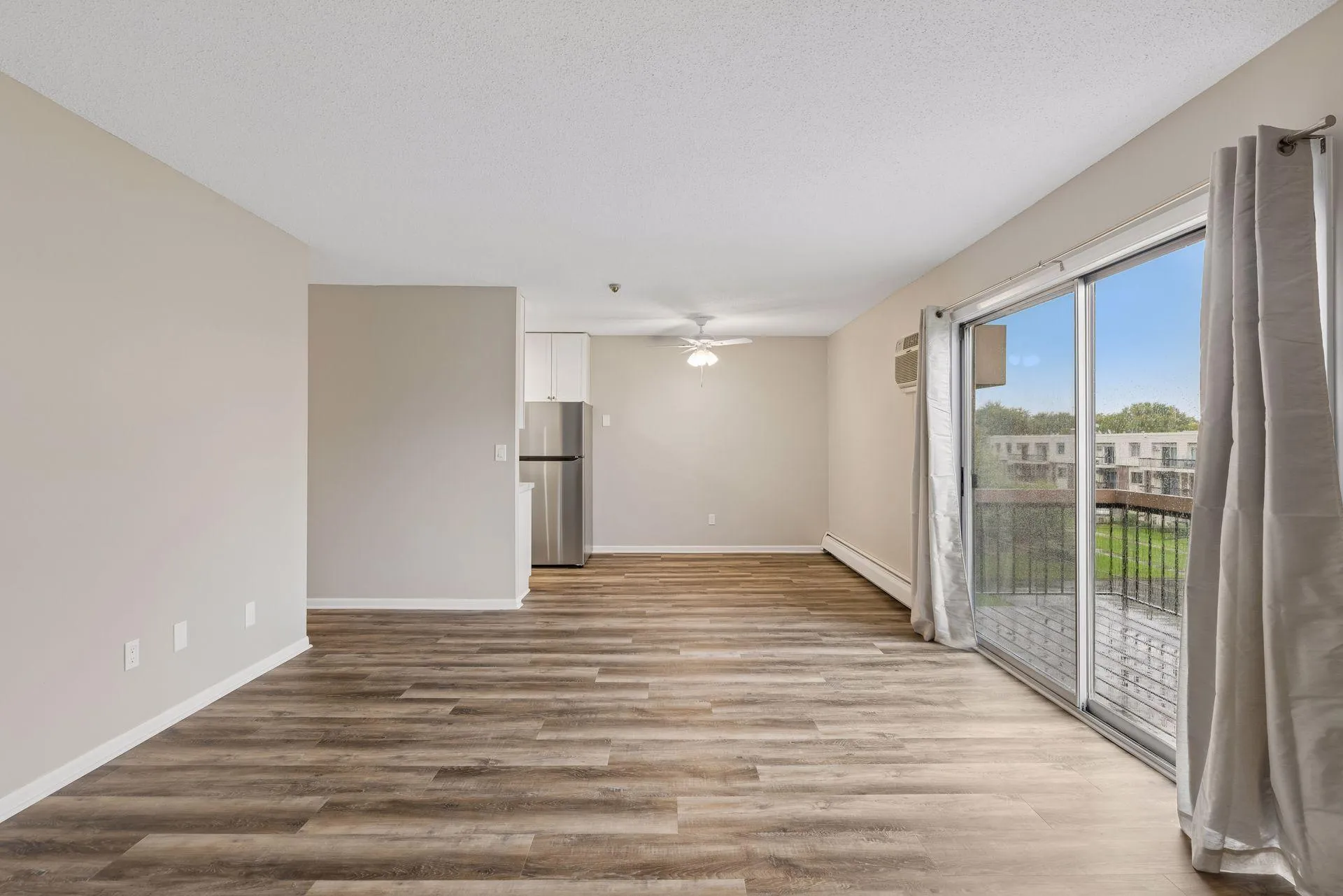 Photo 4 of 2800 Hillsboro N Avenue Unit 307