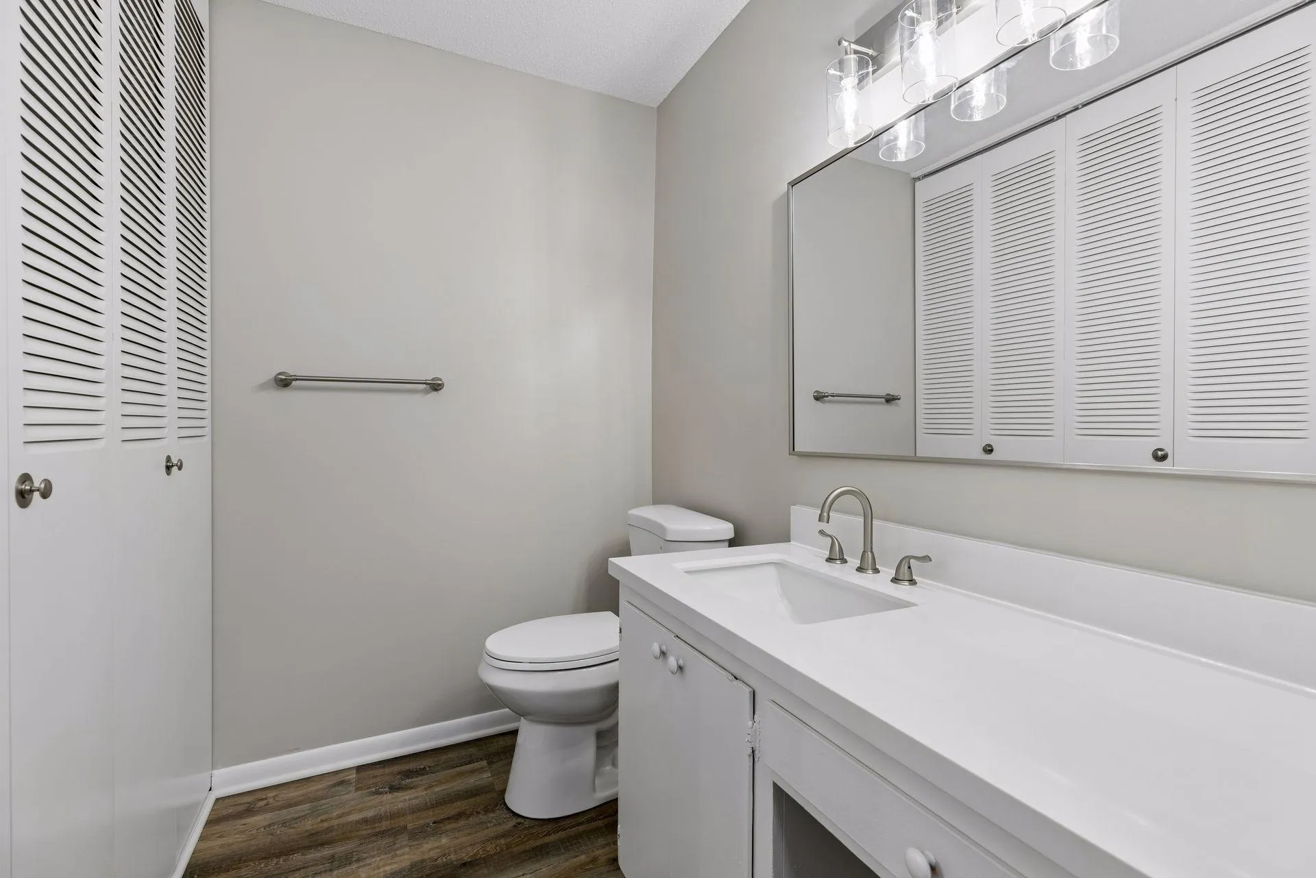 Photo 21 of 2800 Hillsboro N Avenue Unit 307