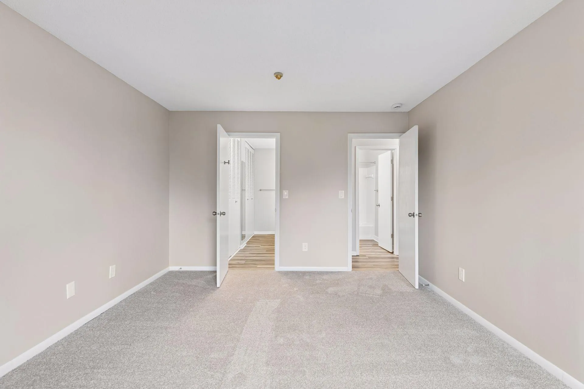 Photo 19 of 2800 Hillsboro N Avenue Unit 307