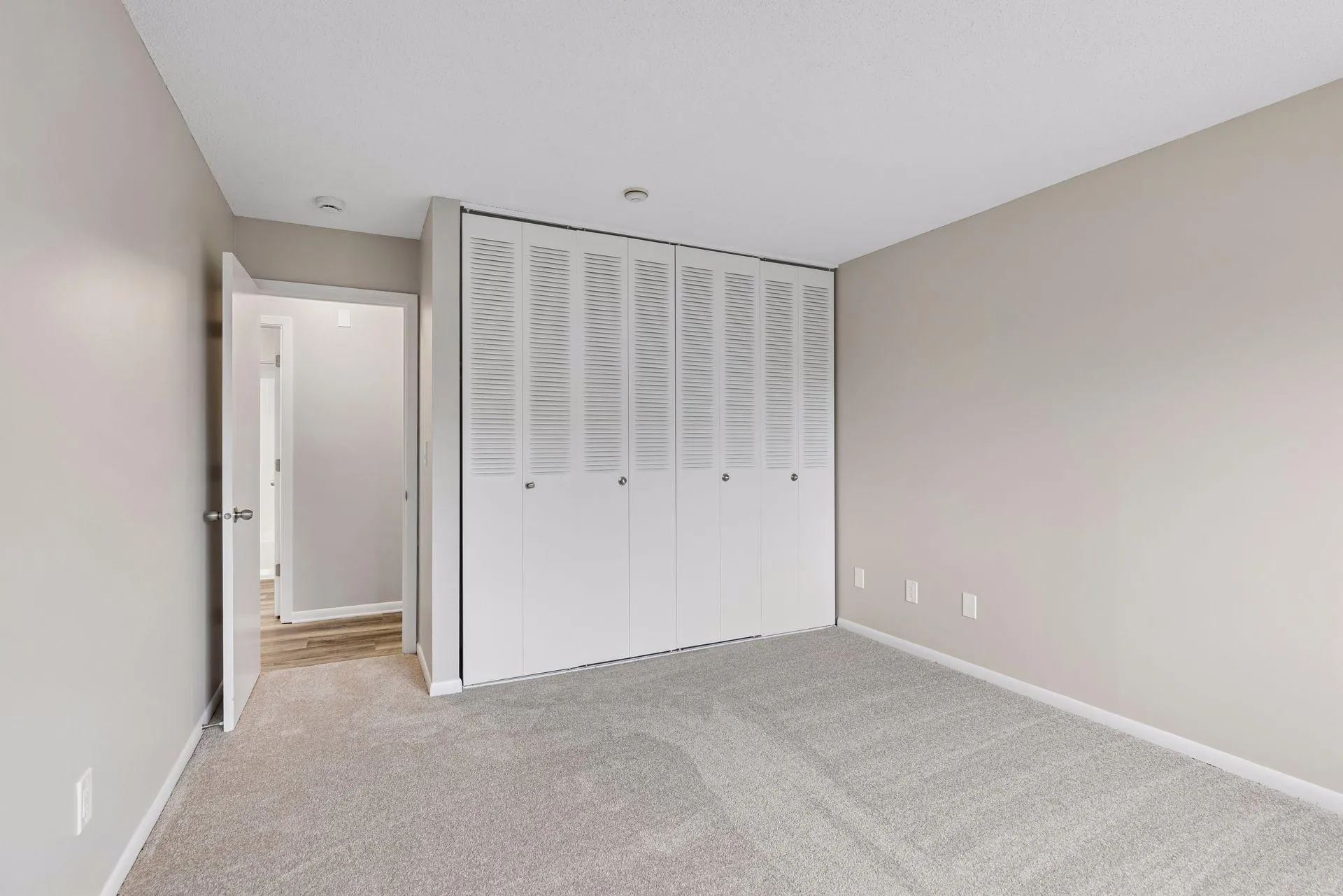 Photo 13 of 2800 Hillsboro N Avenue Unit 307