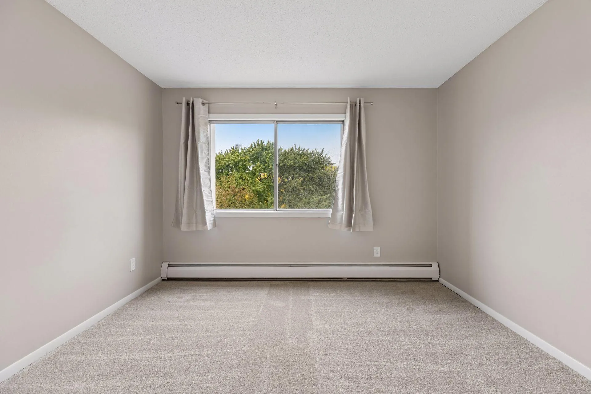 Photo 11 of 2800 Hillsboro N Avenue Unit 307
