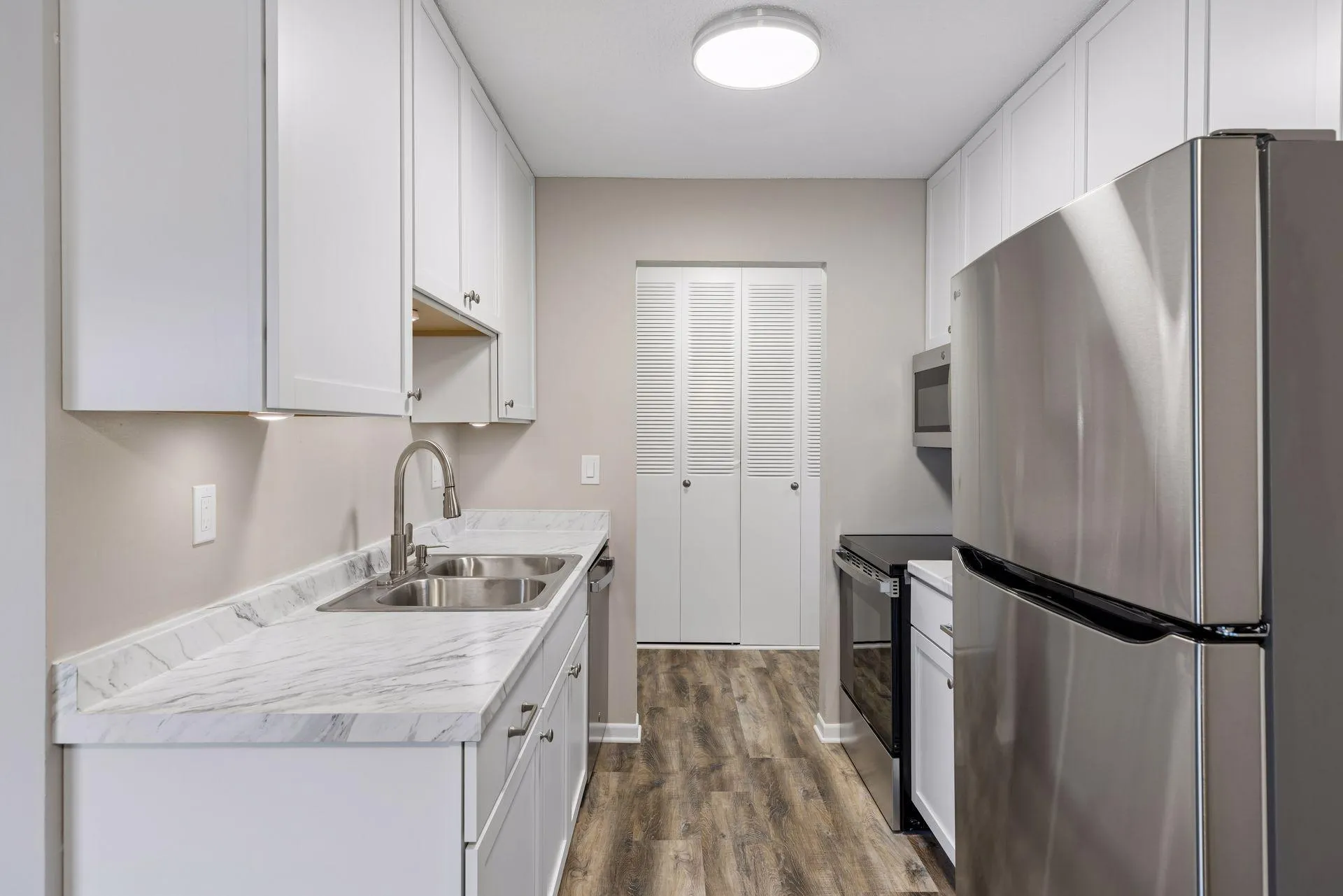 Photo 7 of 2800 Hillsboro N Avenue Unit 307